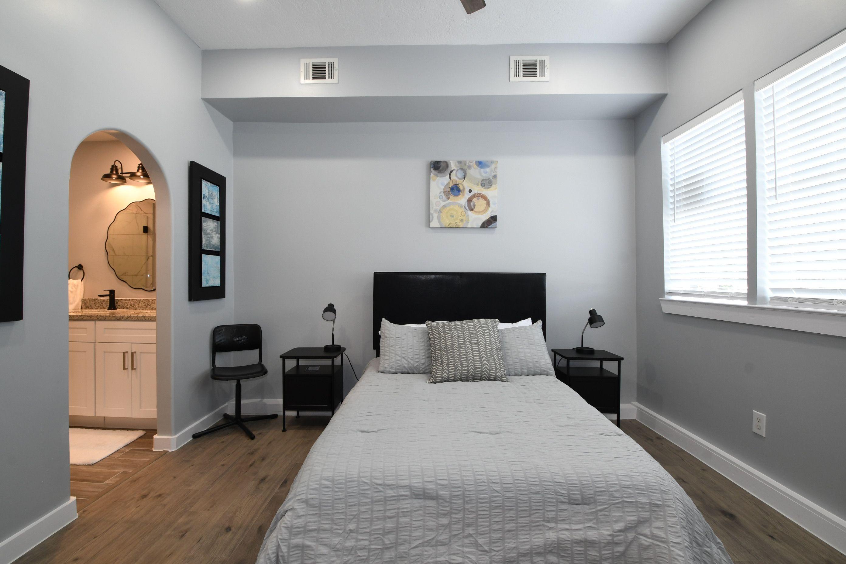 Room for Rent - Enjoy a Homey Feel in This Renovated PadSplit in Magnolia Park  2 blocks from public transit