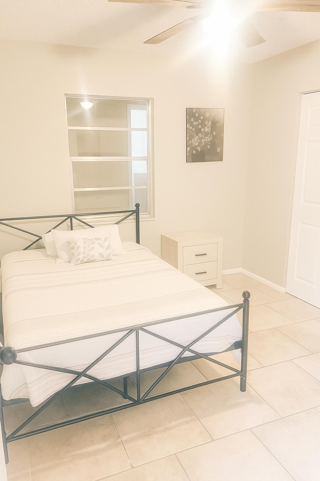 Room for Rent - Top-Rated Host! Cozy Room Near I-75 & I-4 Intersection!