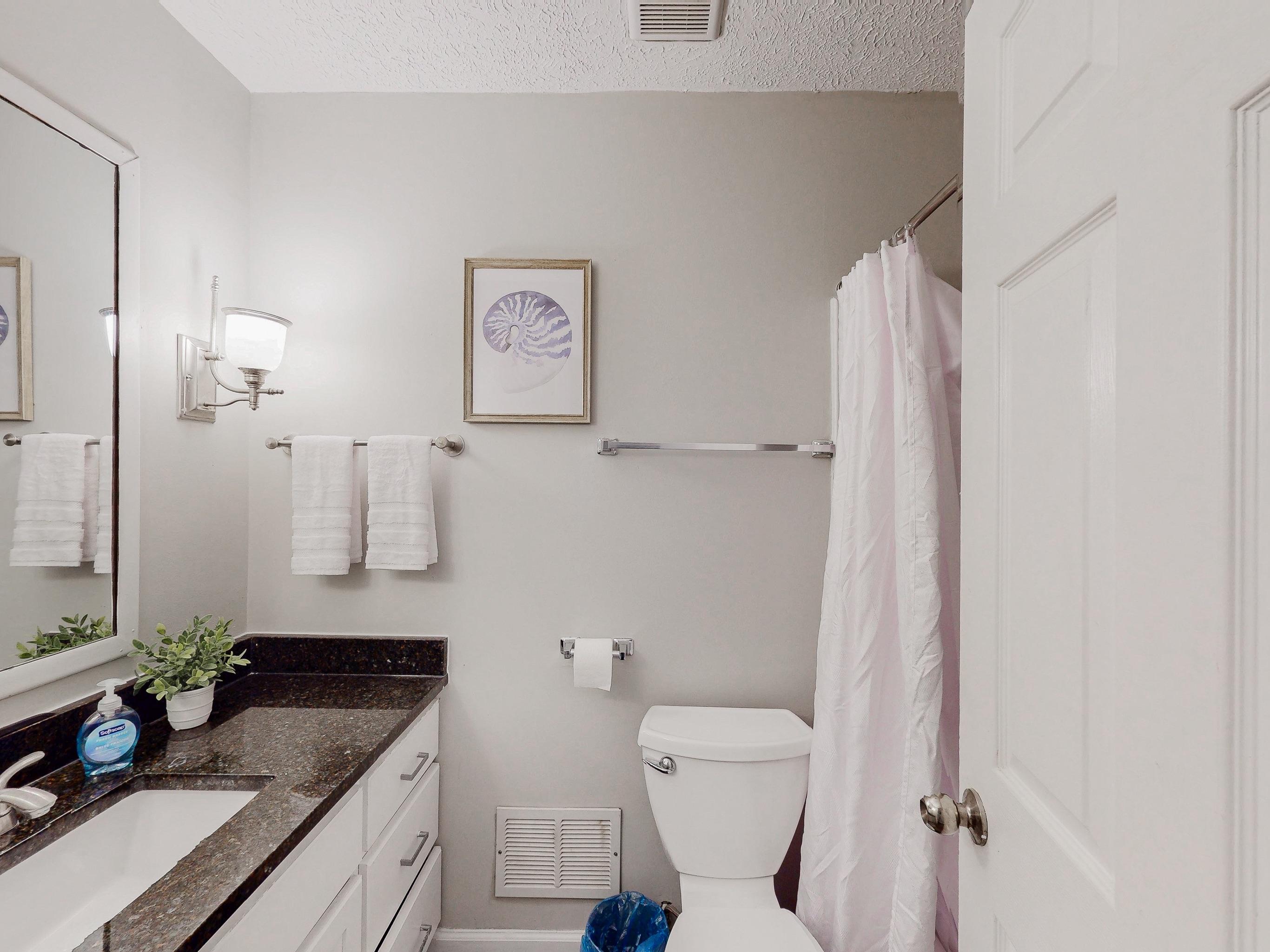 Furnished room for rent in Decatur — Maple photo 10