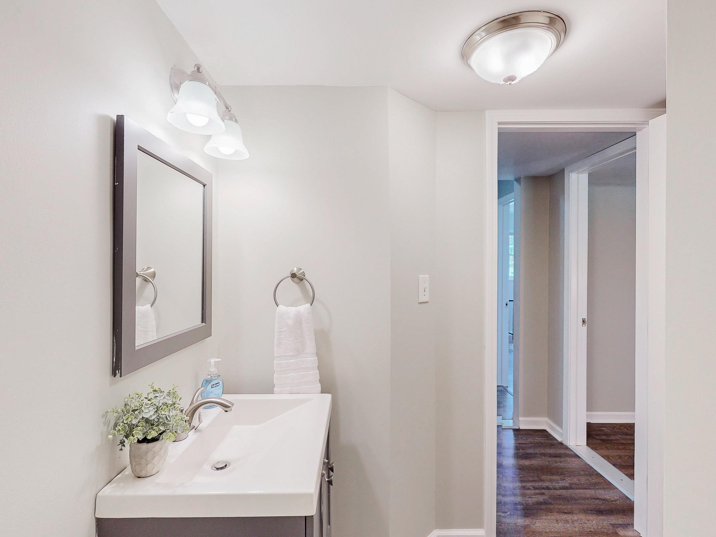 Furnished room for rent in Decatur — Maple photo 12