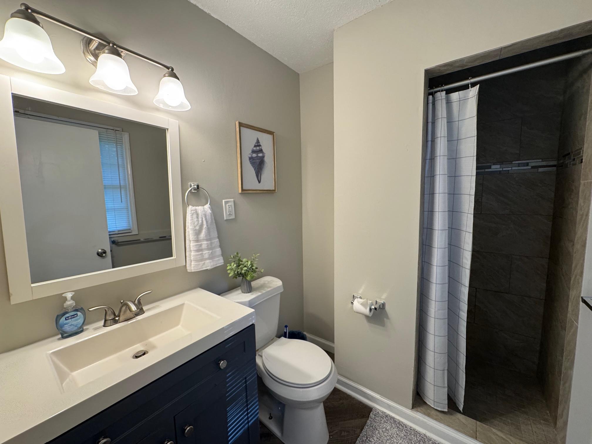 Furnished room for rent in Decatur — Maple photo 6