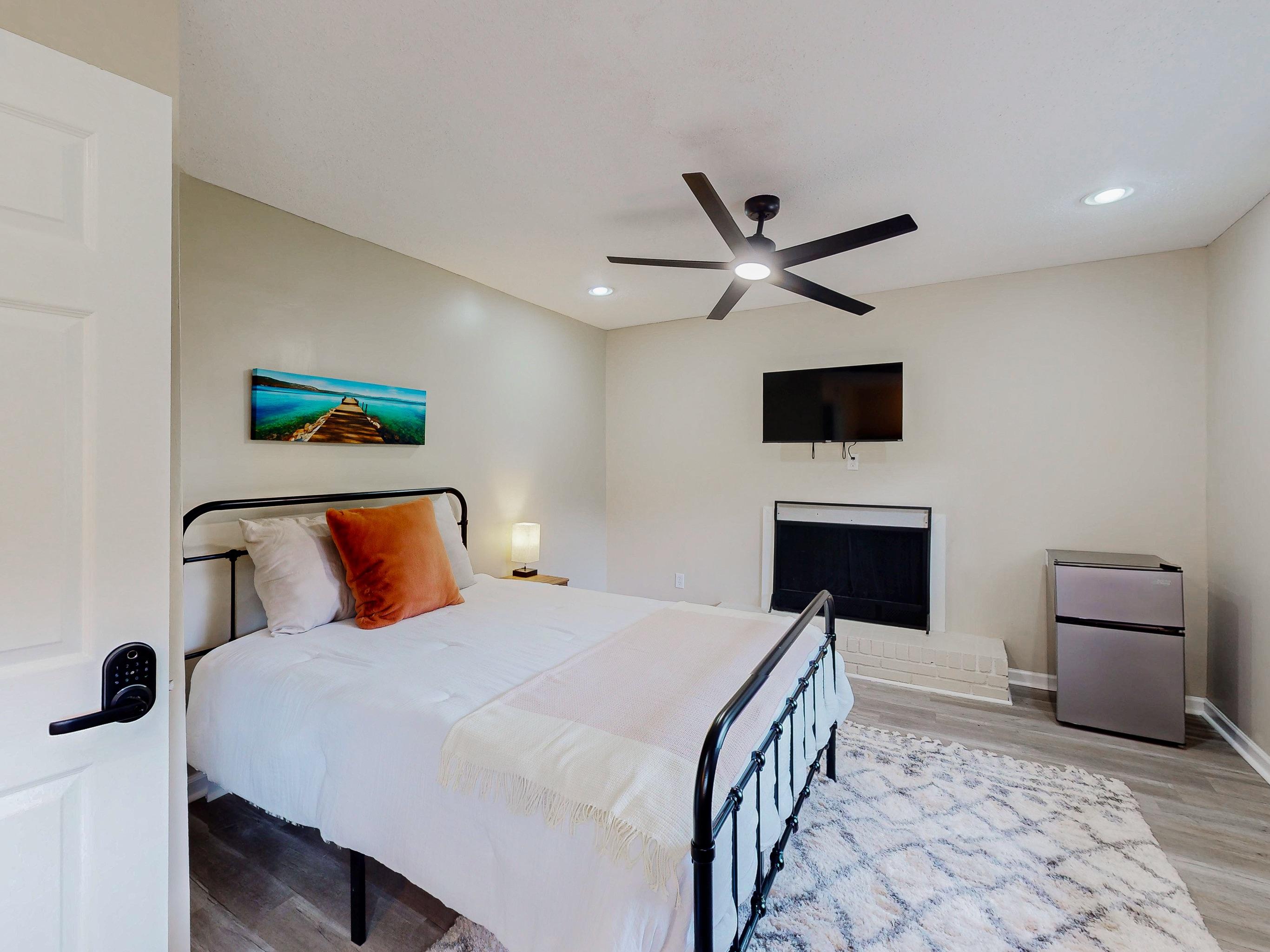 Furnished room for rent in Decatur — Copper photo 6