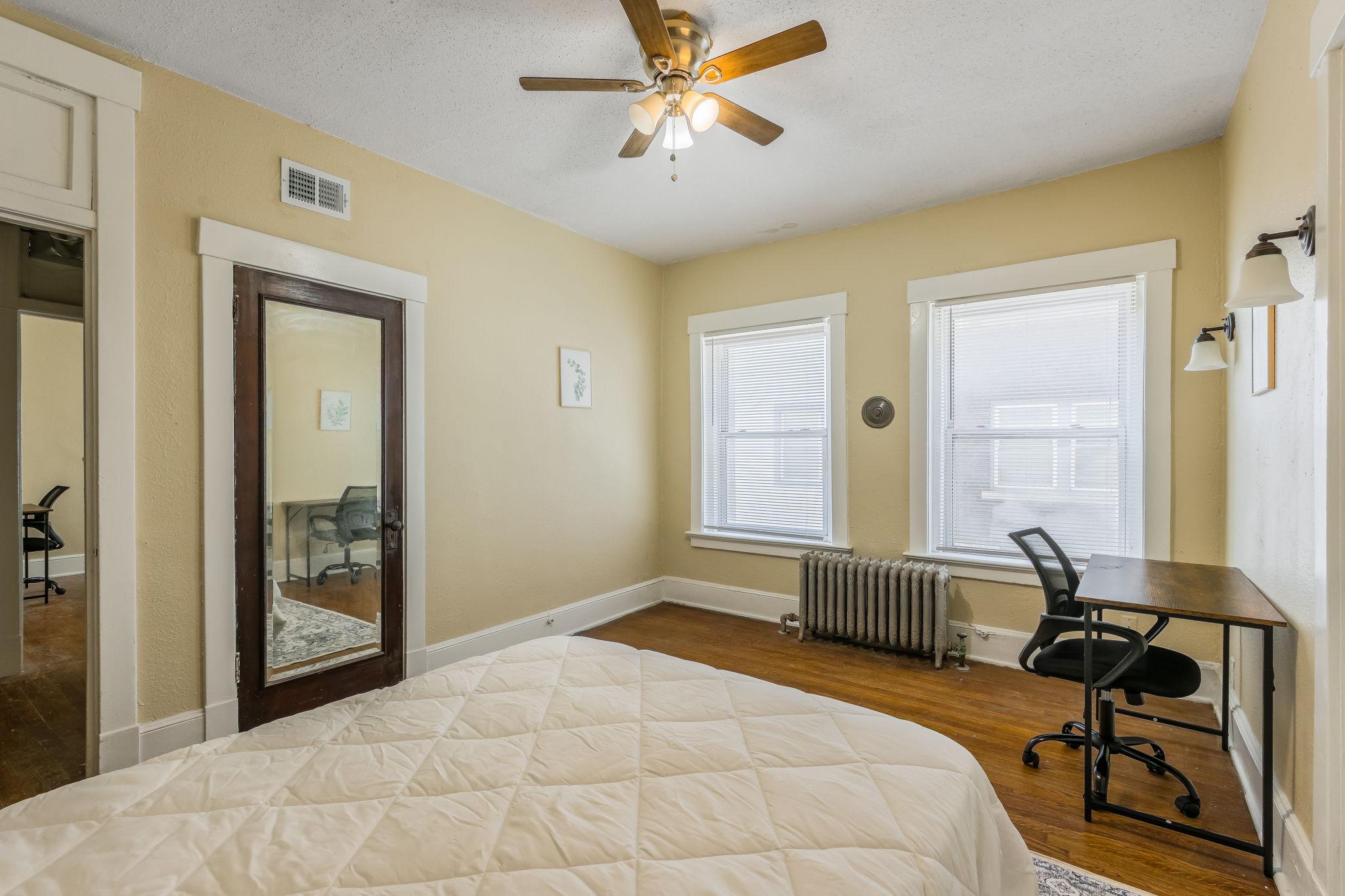 Room for Rent - SUPER HOST  Old Hyde Park Apartment. Downtown KC. Close to everything.