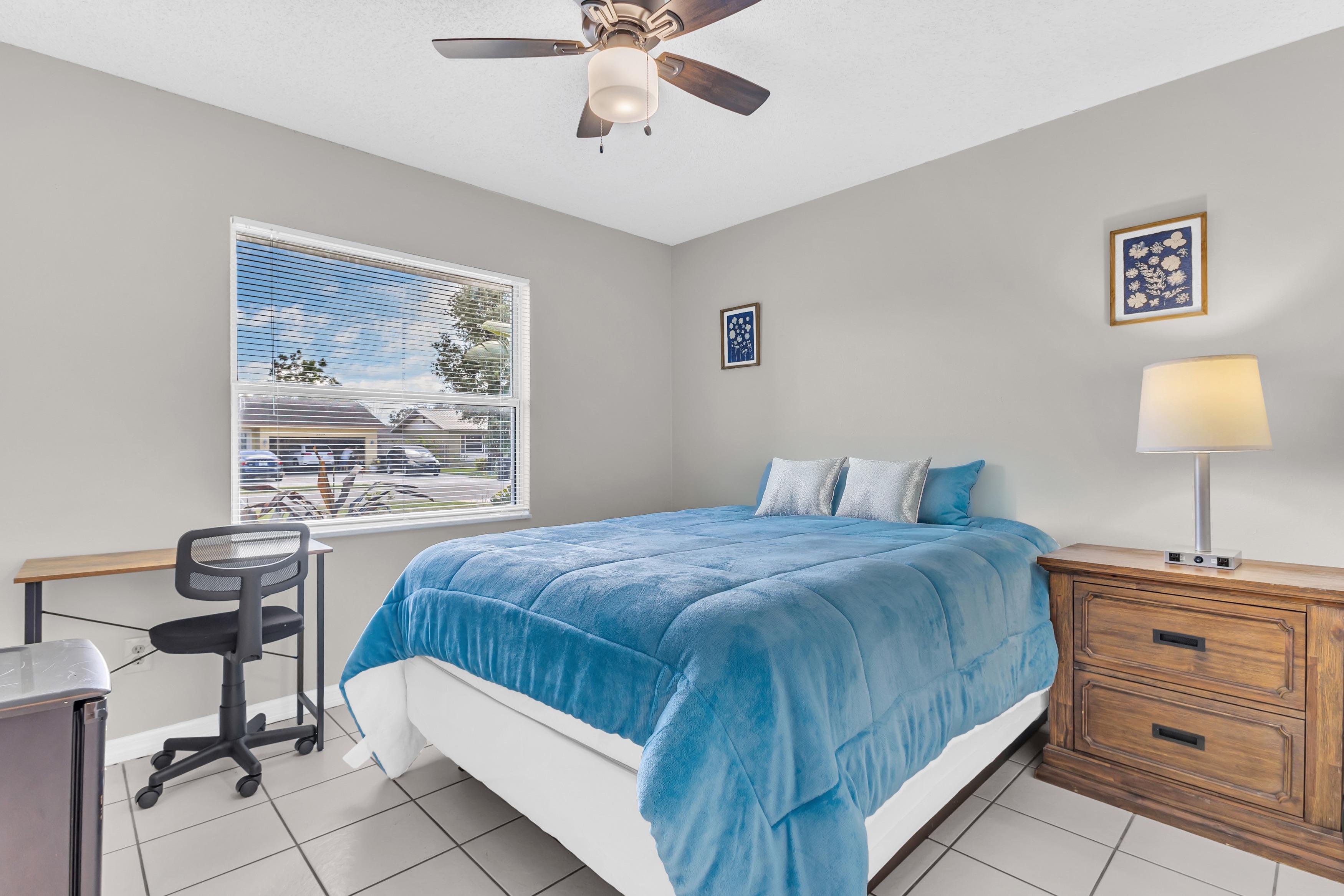 Room for Rent - Live in Orlando, a 4 minute walk to transit stop North Lane and Centennial Dr
