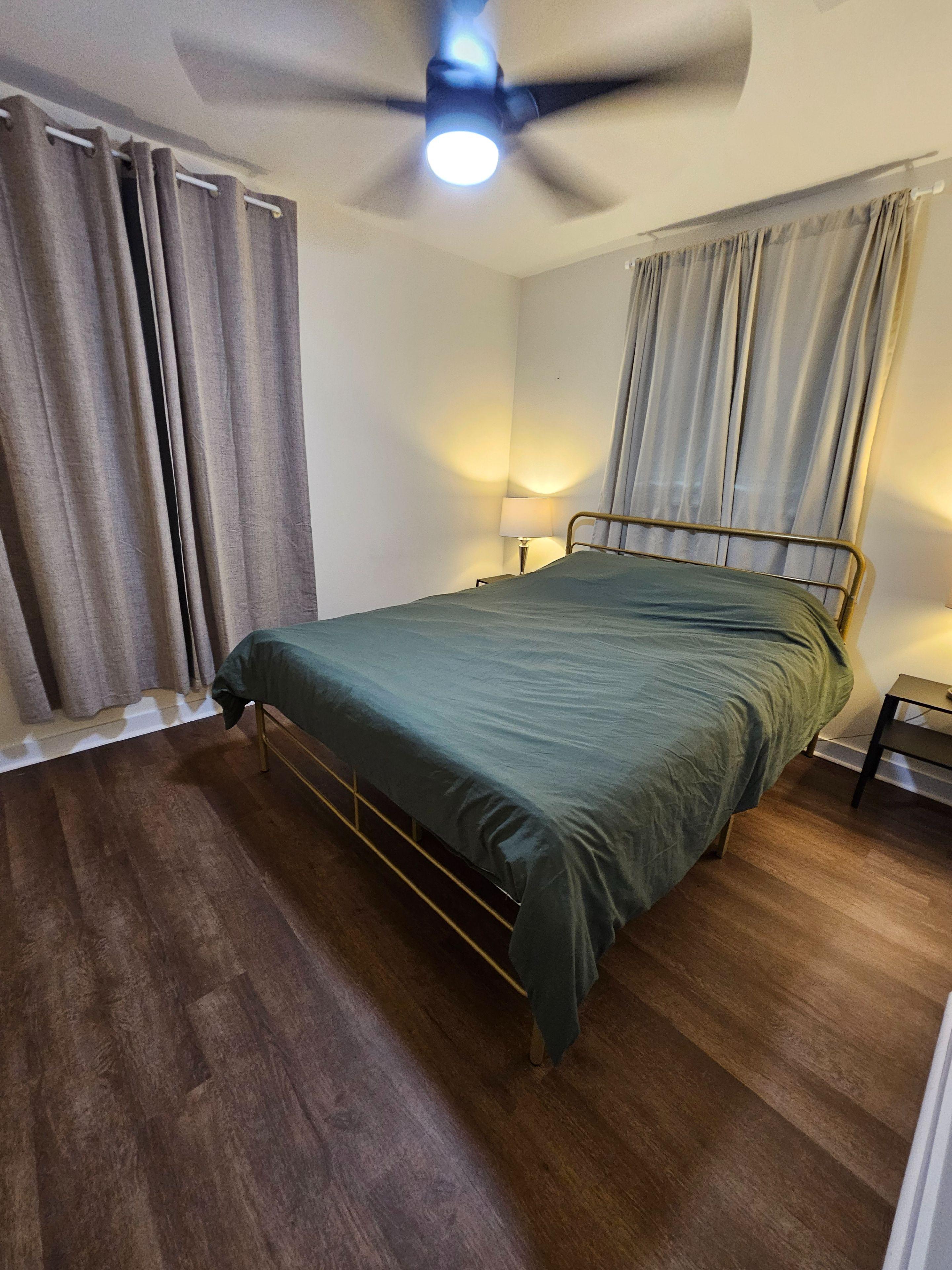 Room for Rent - Live in LOSO