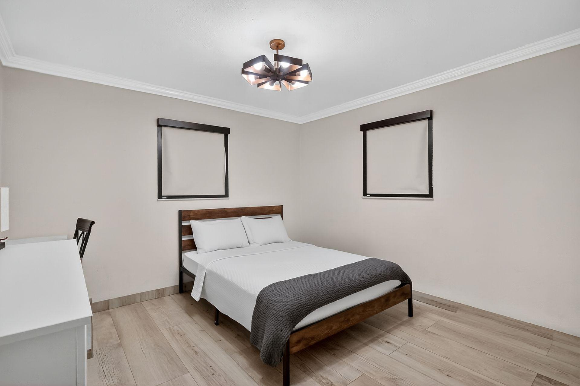 Room for Rent - Allapattah Home, a 4 minute walk to transit stop NW 22 Av & NW 27 St