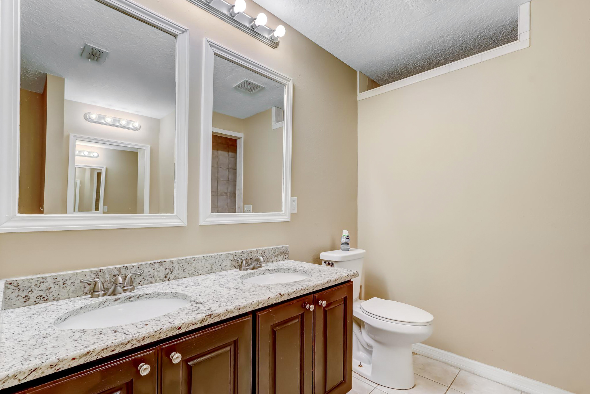 *SuperHost* NEW Listing Beautiful HUGE Cedar Hills Estates Home! Ample Parking, Large Open