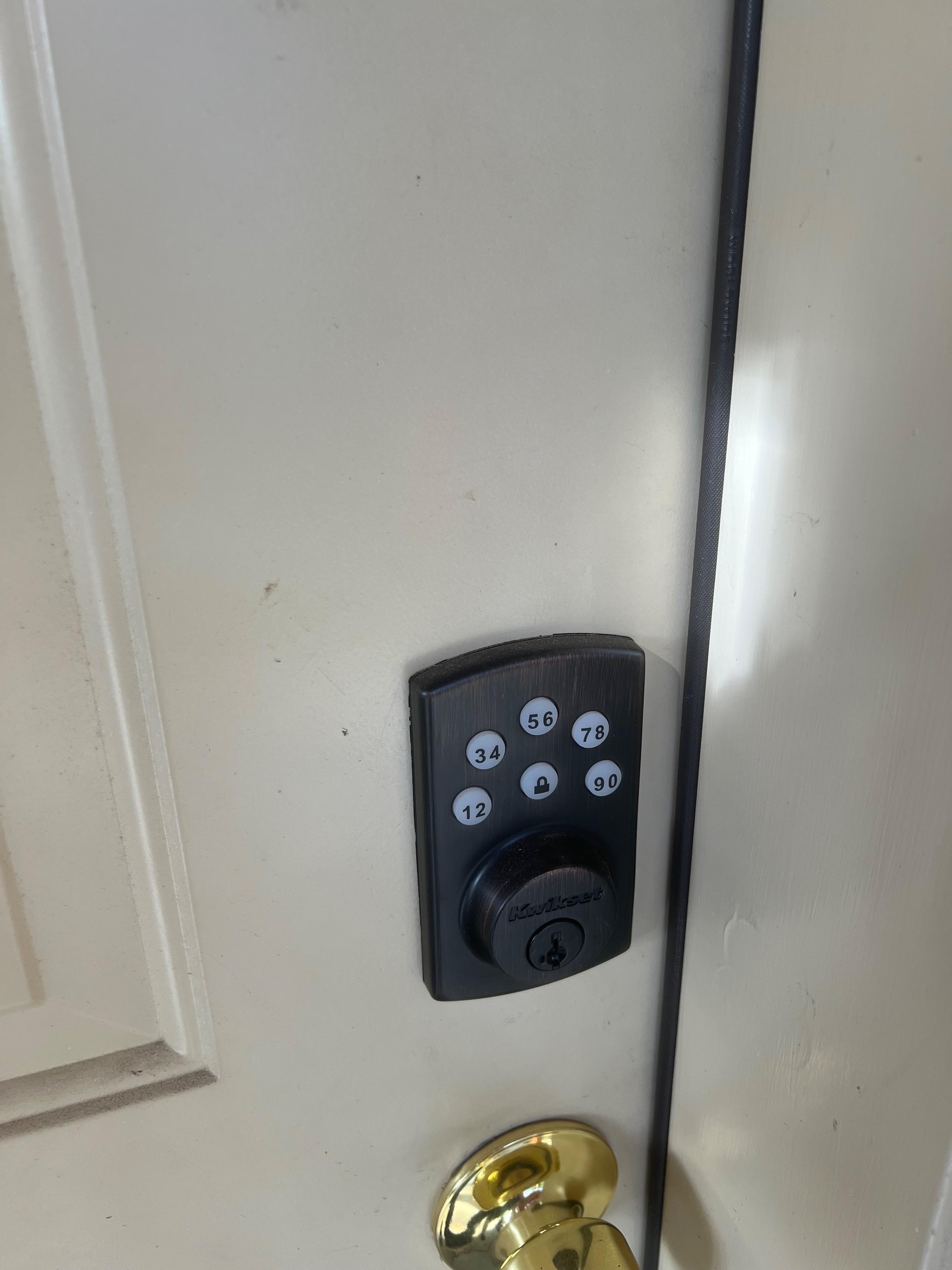 Room for Rent - Lilburn own private entrance and parking you share nothing but the air.