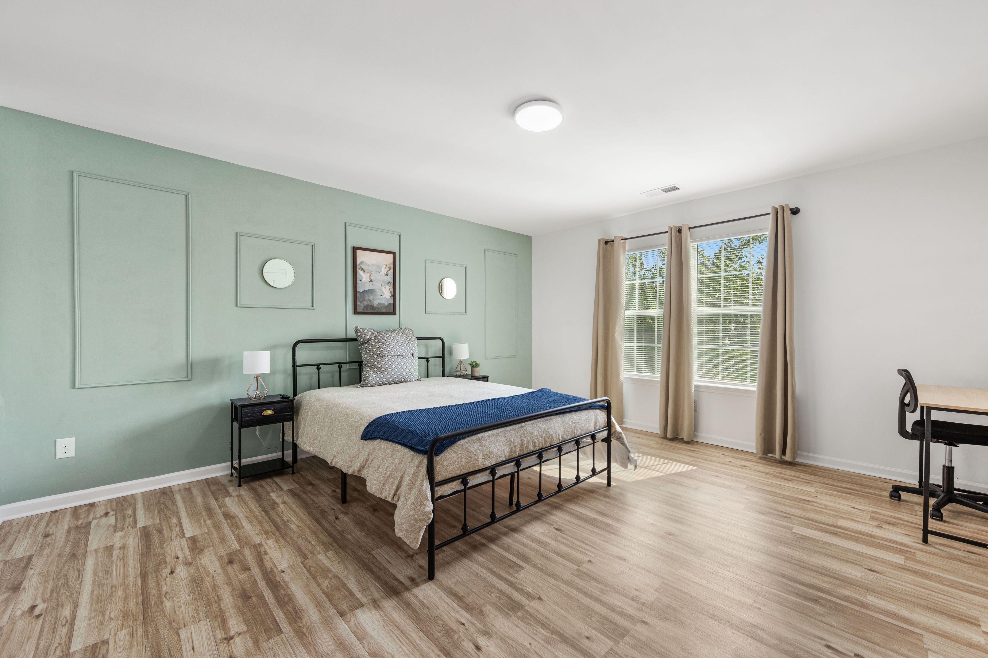 Room for Rent - Close to the CLT International Airport 2 minute walk to public transport (Bus stops) Affordable Luxury. Each room is specially designed and decorated.  TVs in each room.