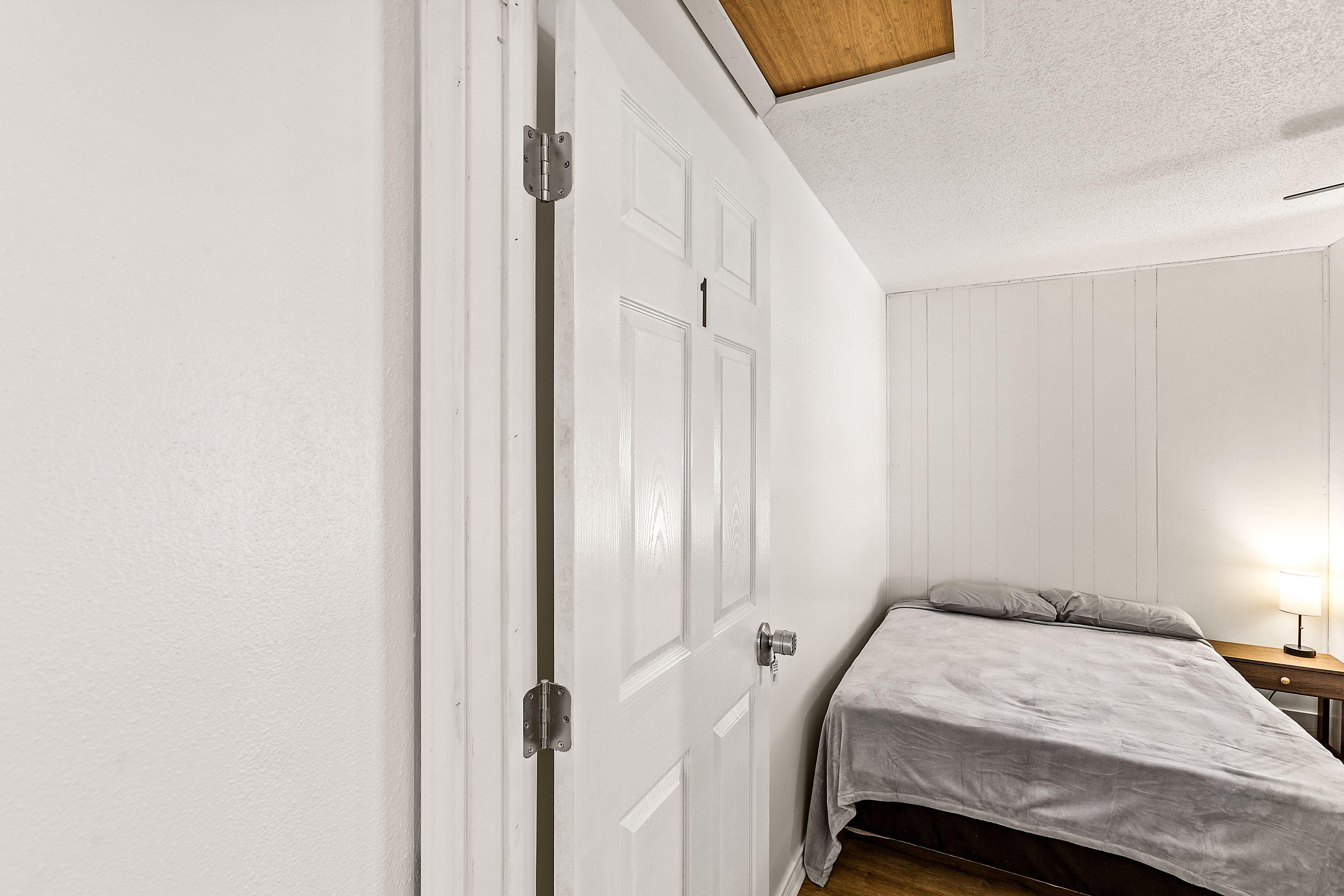 Room for Rent - Spacious Full private Rooms Near Main street and I45, La Marque Home