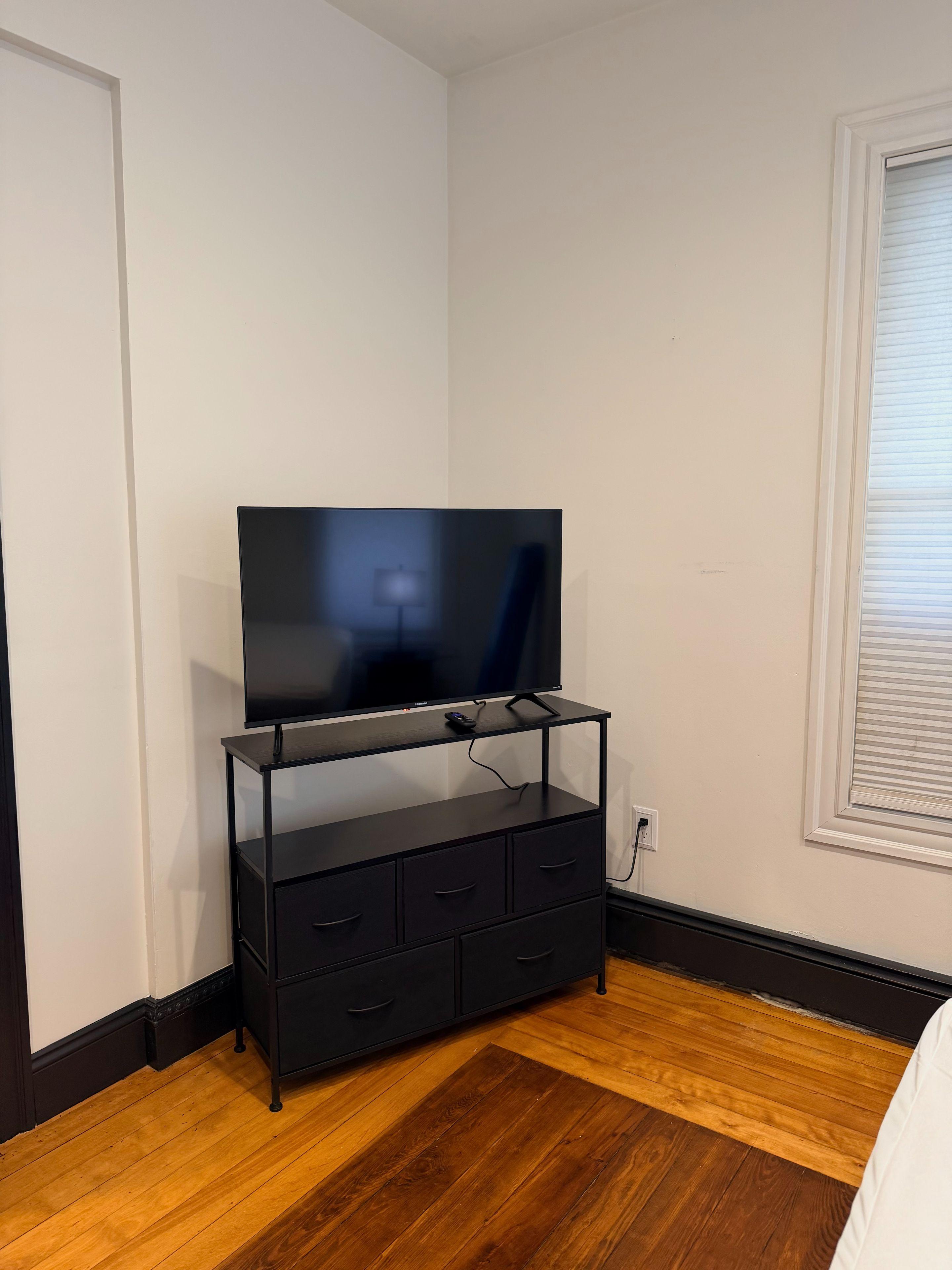 Room for Rent - Columbus Park Home