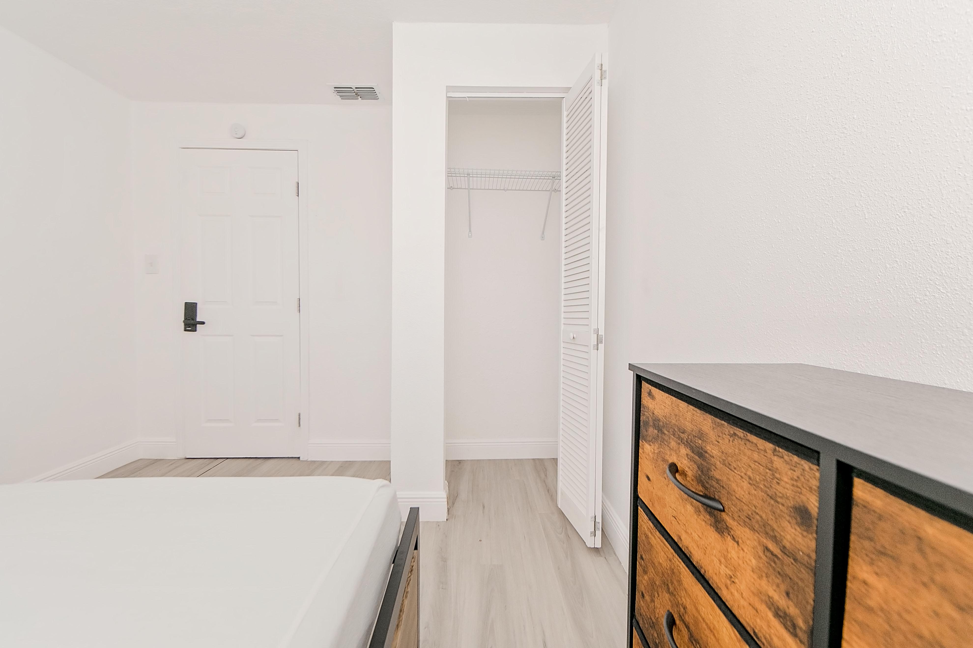 Room for Rent - Renovated 2 Bedroom Sanford Home 8 Min to Downtown Sanford & Airport.