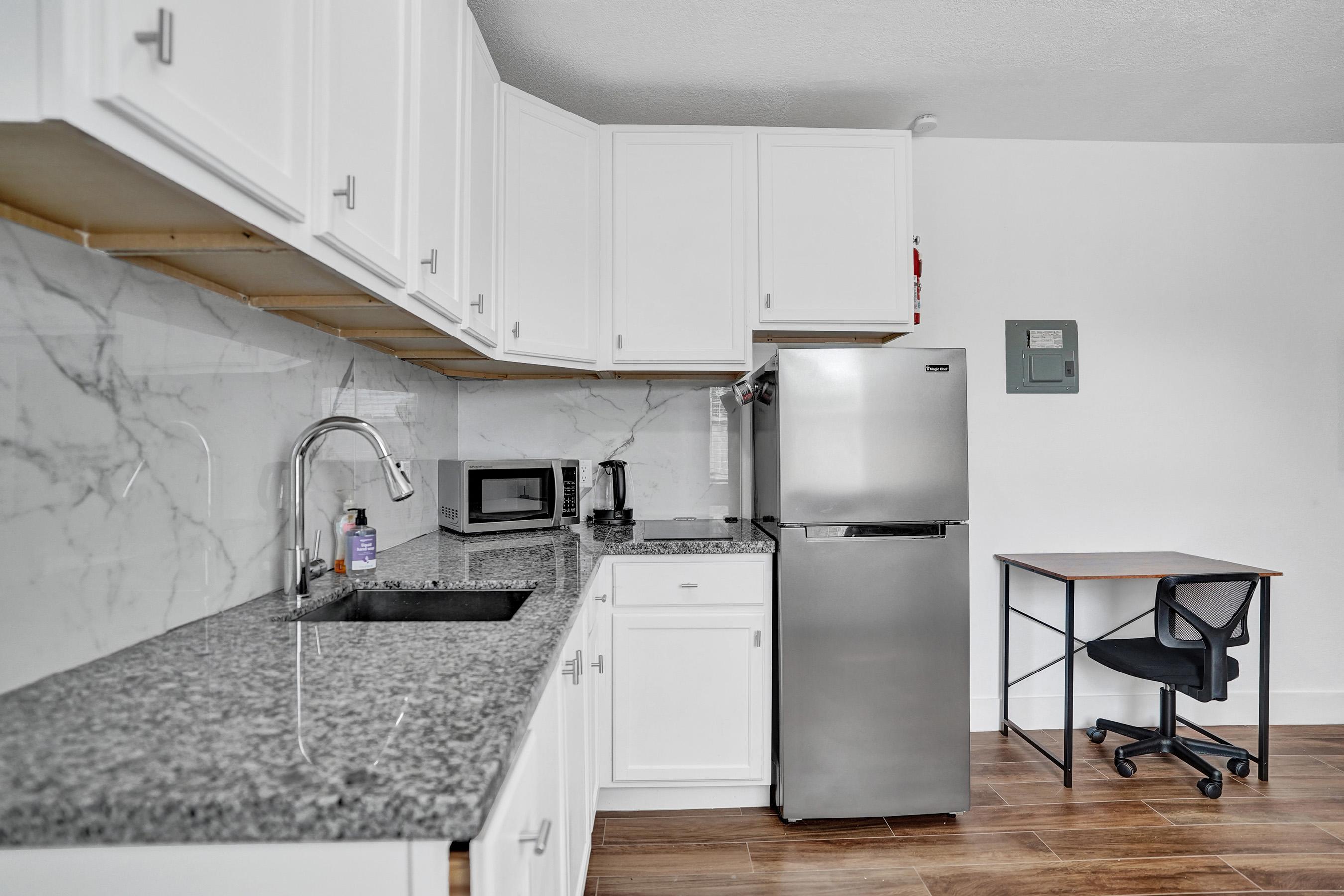 Room for Rent - Low Move-In fee! All Utilities Included! Free Fast Wi-Fi ! Smart Lock Rooms!  Plenty of Private Parking ! Affordable and Spacious Co-Living Home in Port Saint Lucie