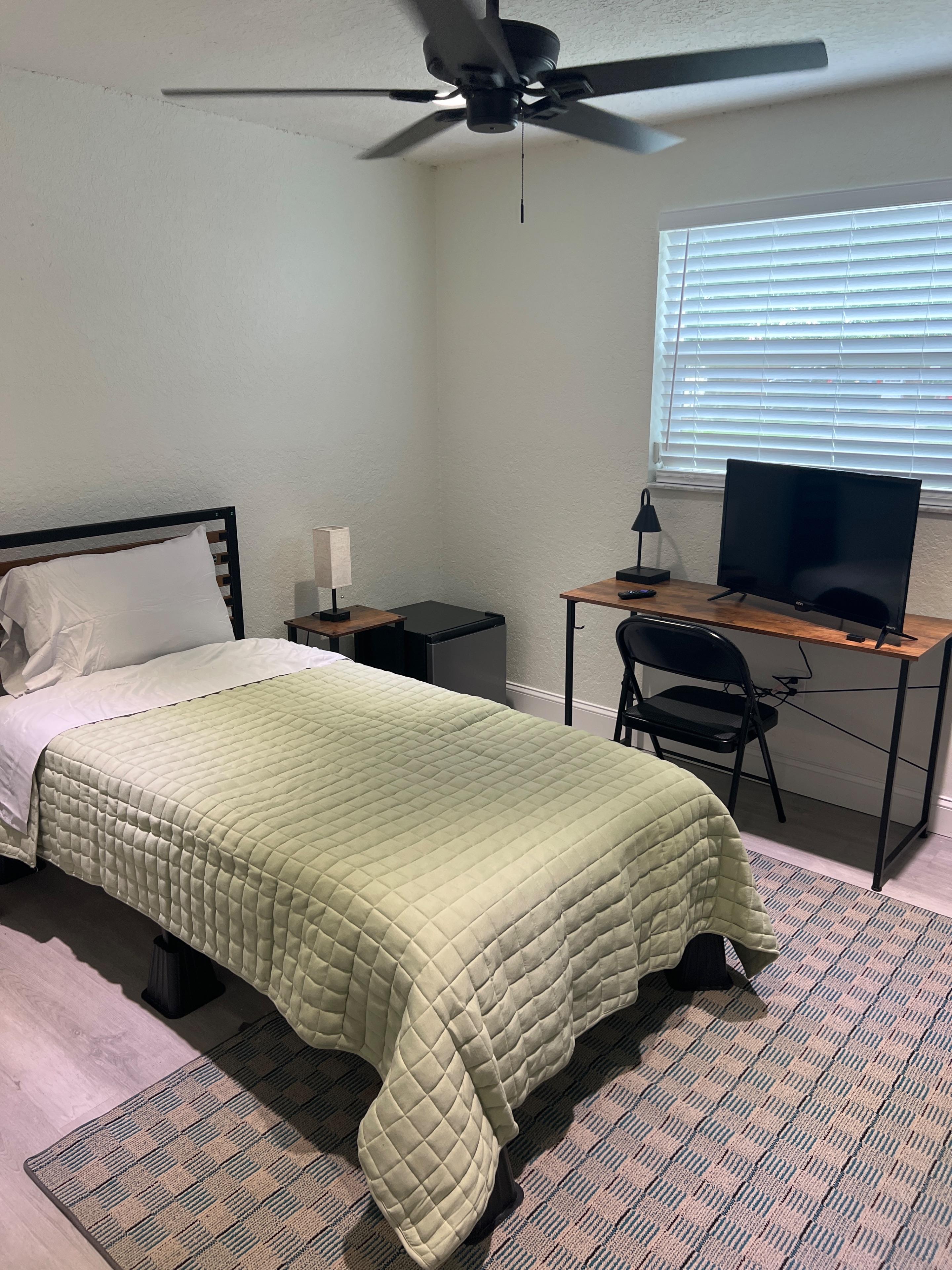 Room for Rent - Top-Rated Host | Clean & Modern Living Near Tampa & Orlando