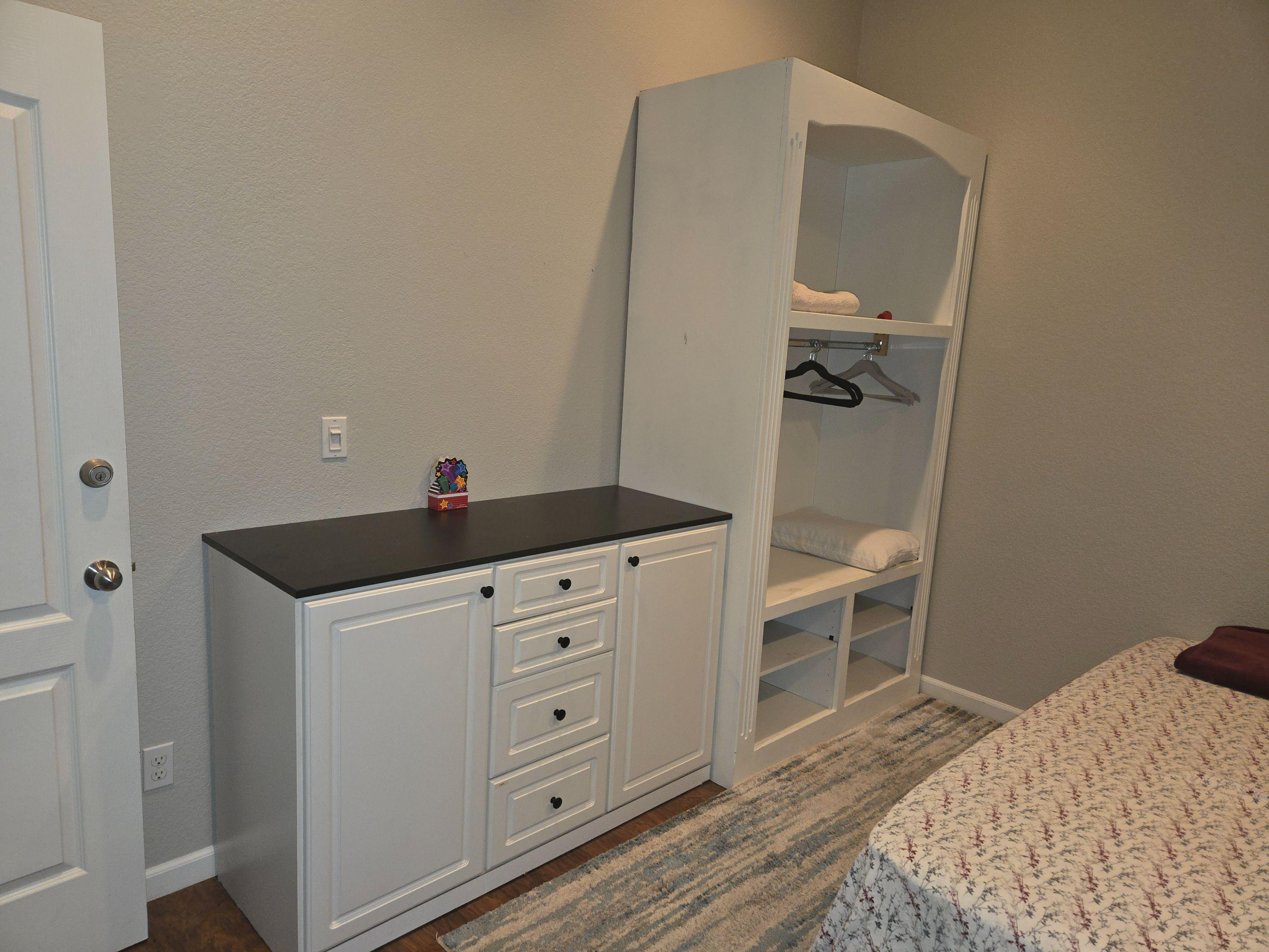 Room for Rent - Live in desirable neighborhood in Visalia,