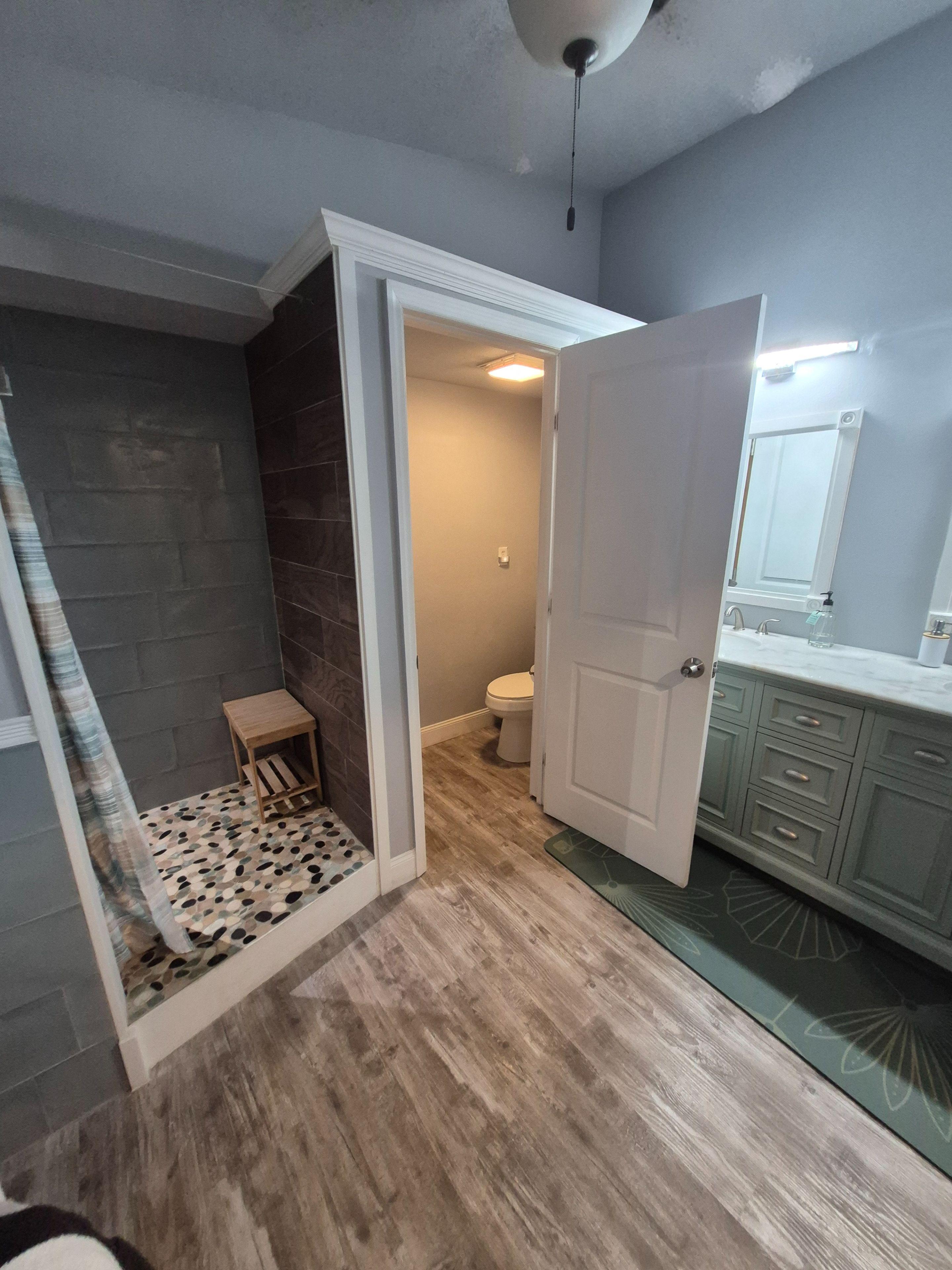 Room for Rent - Live in Tarpon Springs near so much but on a quiet road~Enjoy this fun Greek town with so much history