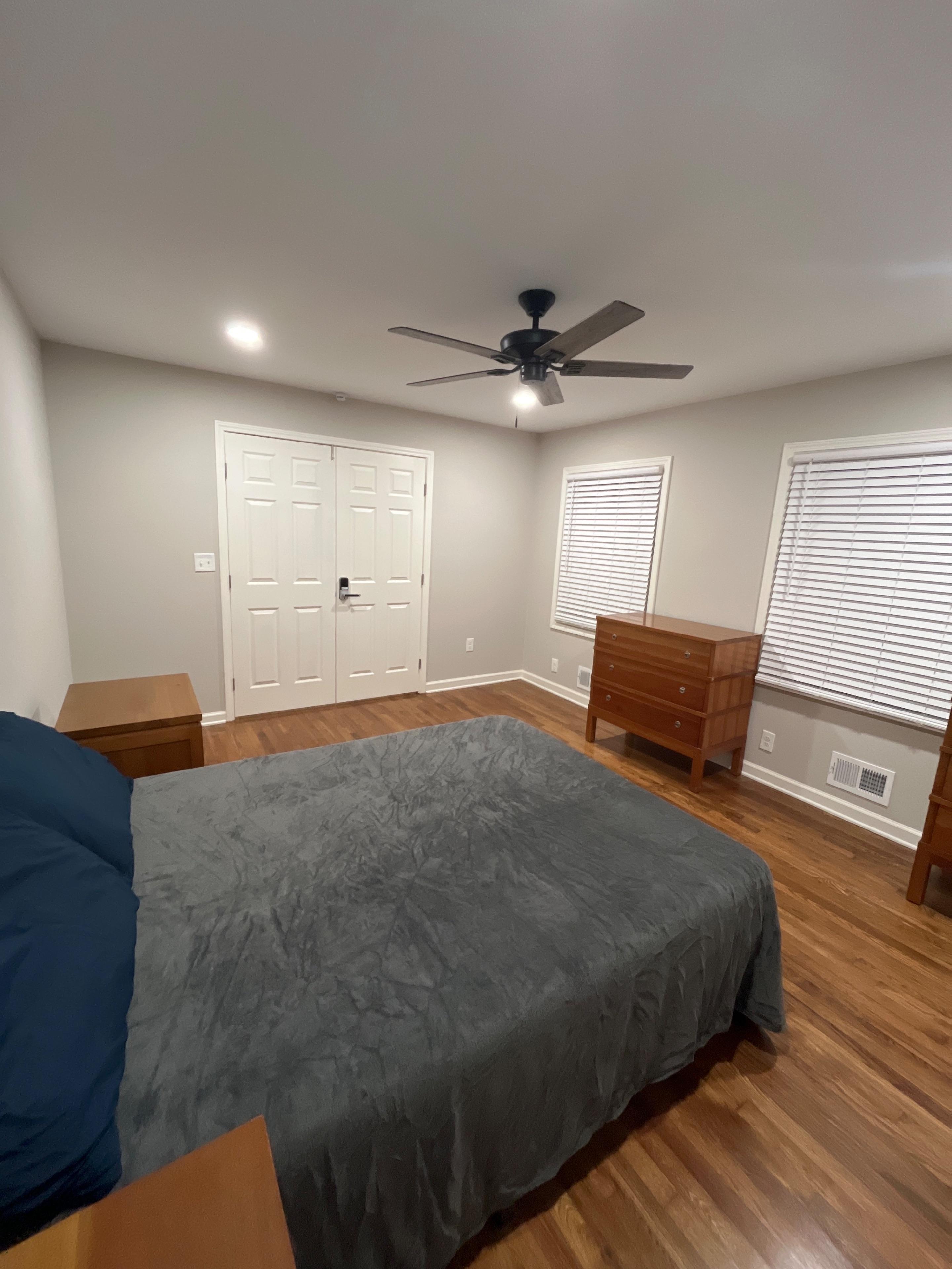 Room for Rent - AUG 2025 Brand New  Renovated Riverdale Home| Dining  Room & Backyard  Private Furnished Rooms  |  WiFi  Laundry  & Parking  — Top Rated Host Move In Today!