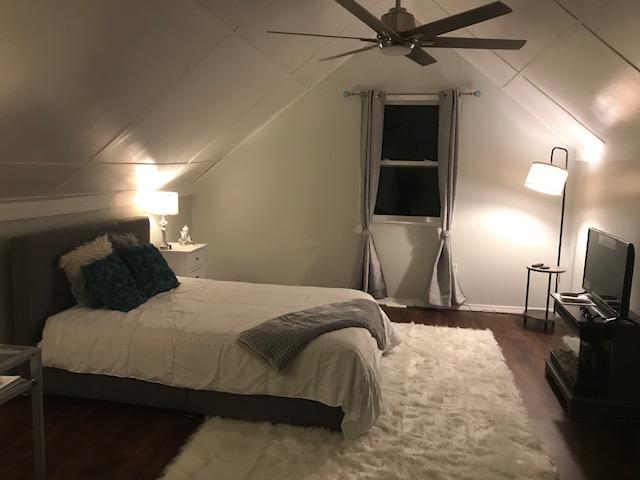 Room for Rent - Cozy Loft in a Warren Home