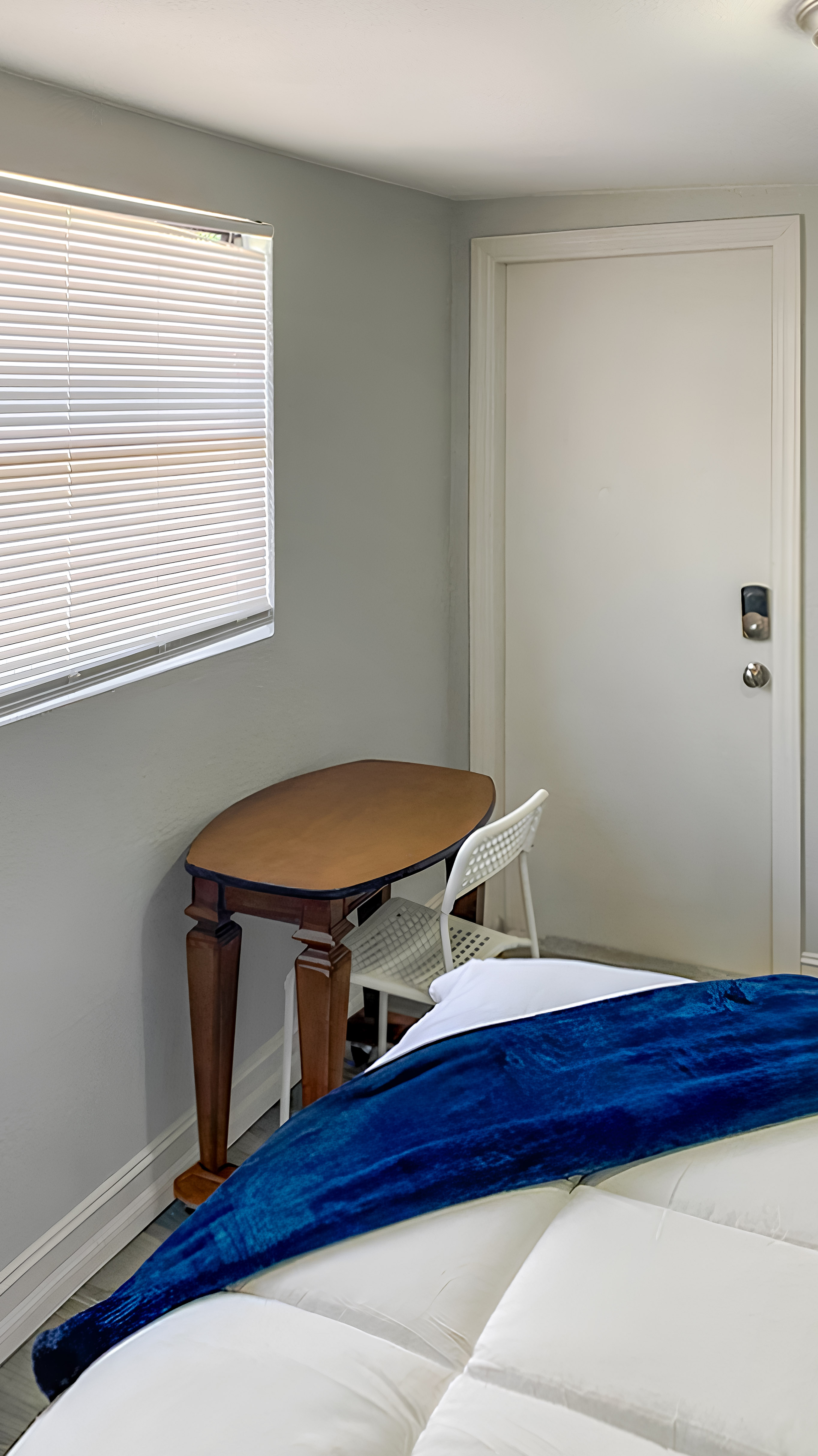 Room for Rent - Orlando house with dining area. Cozy & comfortable