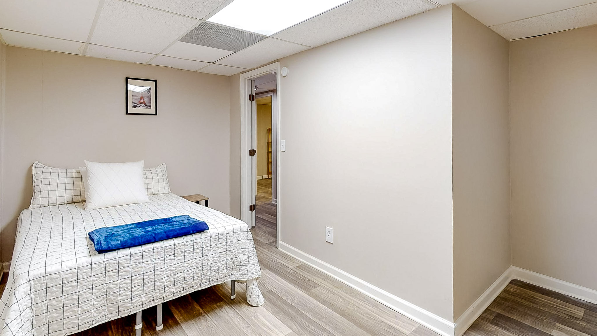 Room for Rent - Amazing property! Under NEW ownership! Great Location! Spacious Rooms!  FAST INTERNET! Don't Miss Out!