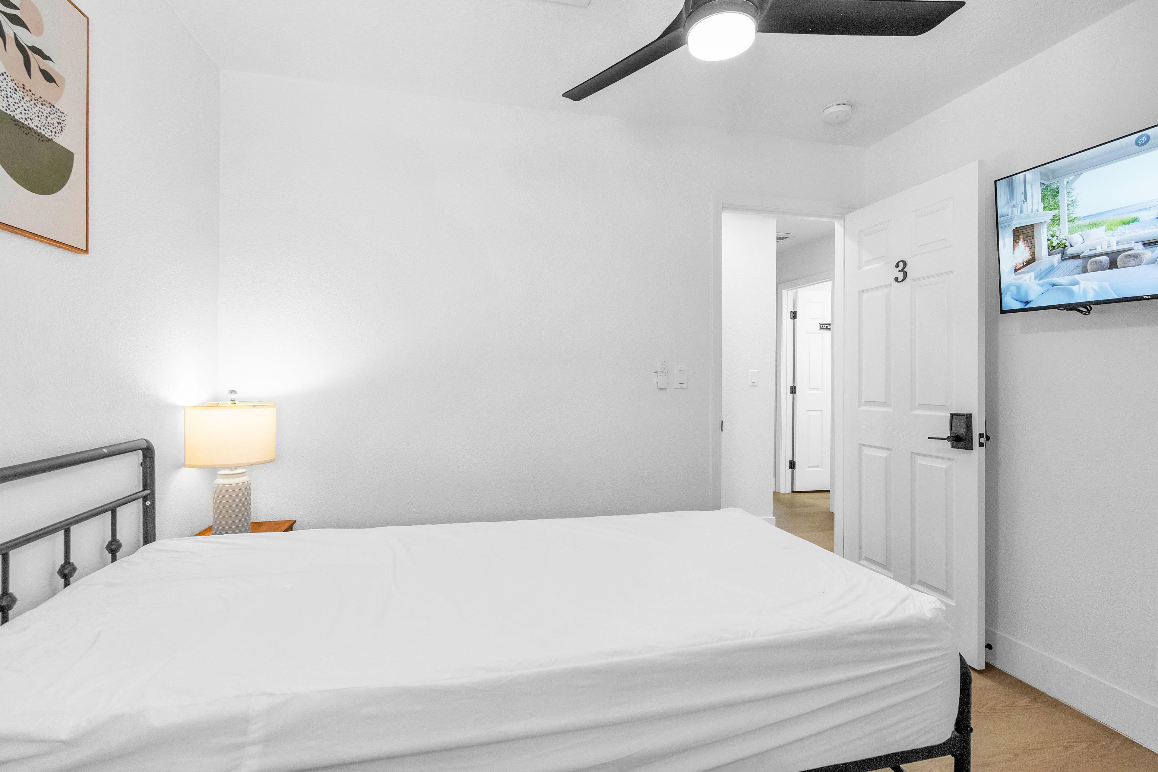 Room for Rent - Newly Renovated  | Dual Kitchens  | Smart TVs in each room   – Perfect for comfort, style & convenience