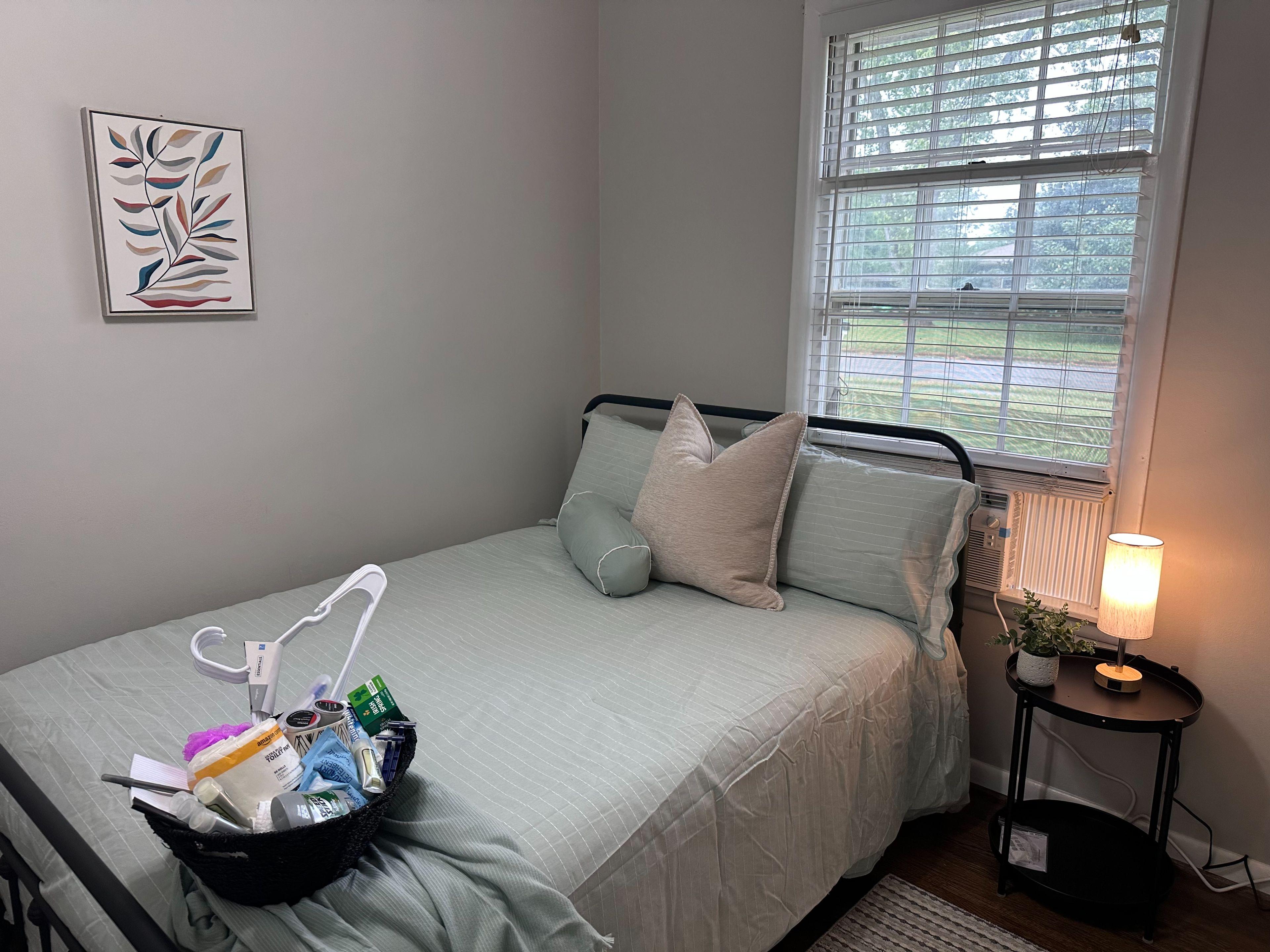 Room for Rent - Cozy Modern Home | Kitchen, Desks, Housekeeping, Fast WiFi, Memory Foam Beds, Great Area!”