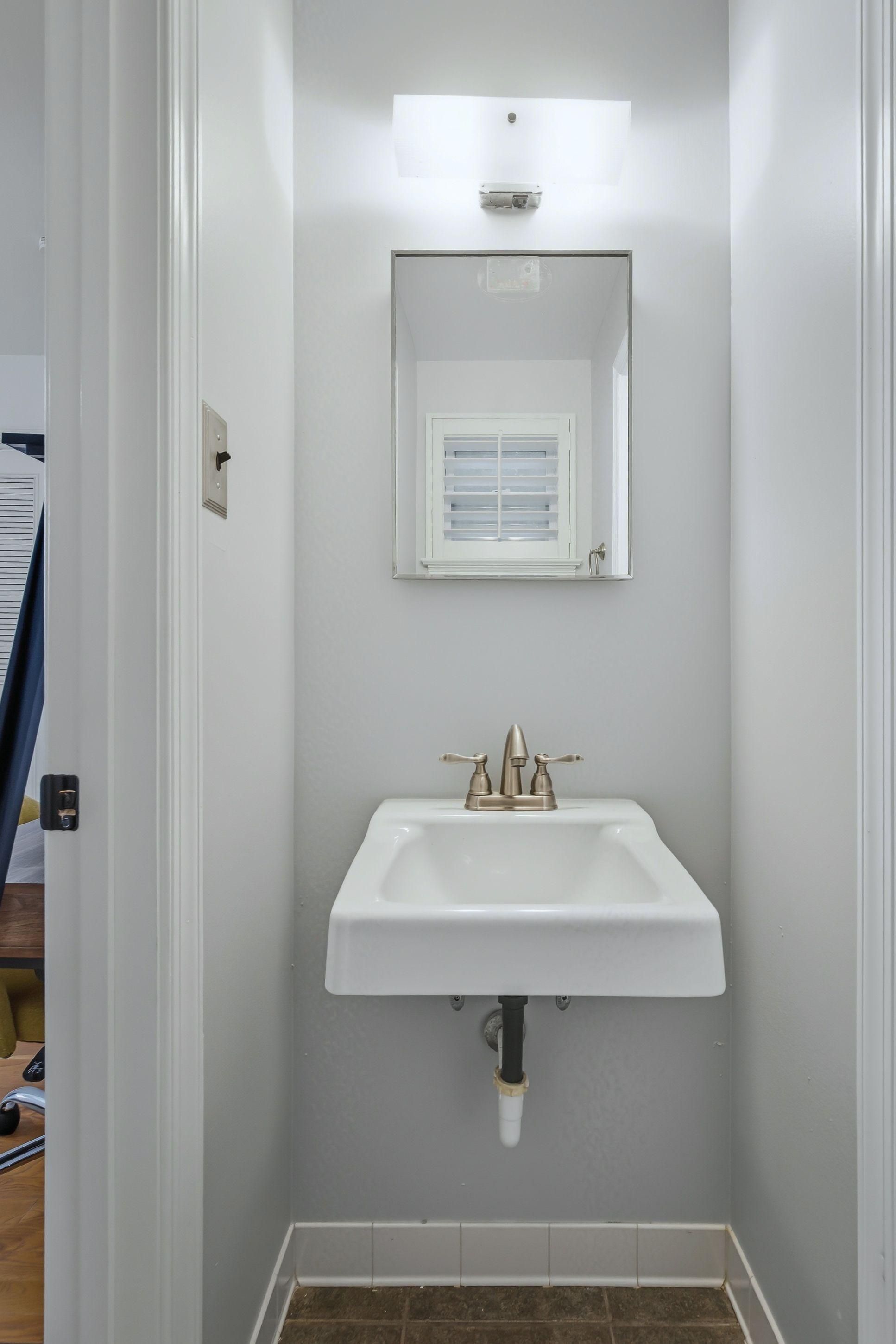 Room for Rent - High-quality renovated house in Lakeside, Richmond near GRTC bus line on Staples Mill Rd and close to W.Broad St.