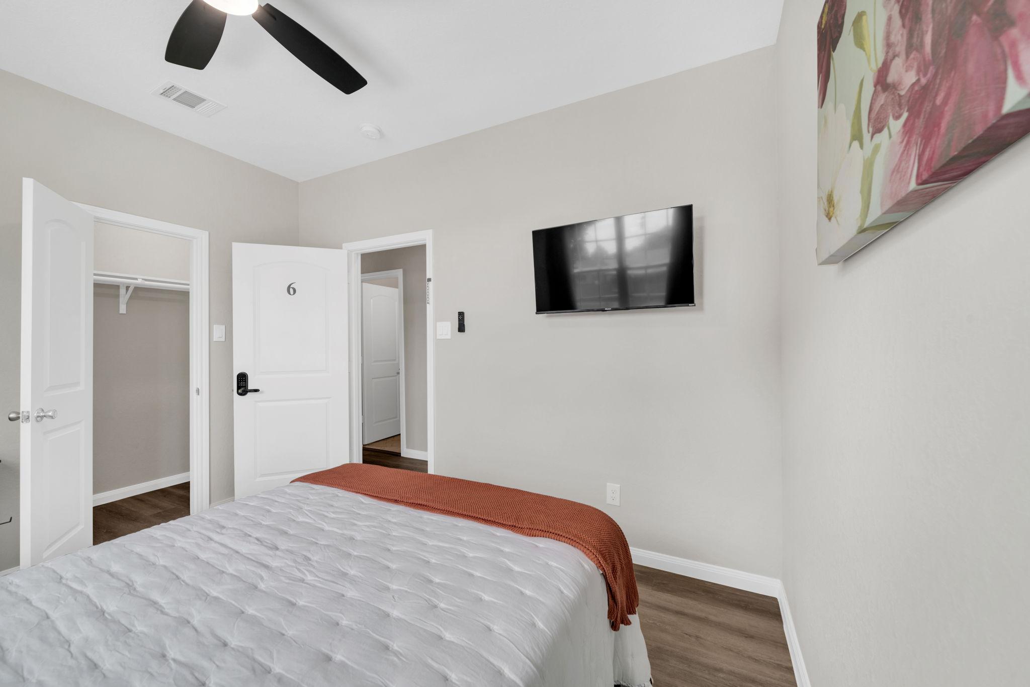 Room for Rent - Modern Co-Living Oasis | Private Rooms with Bath, TV, Desk, A+ Host Support!