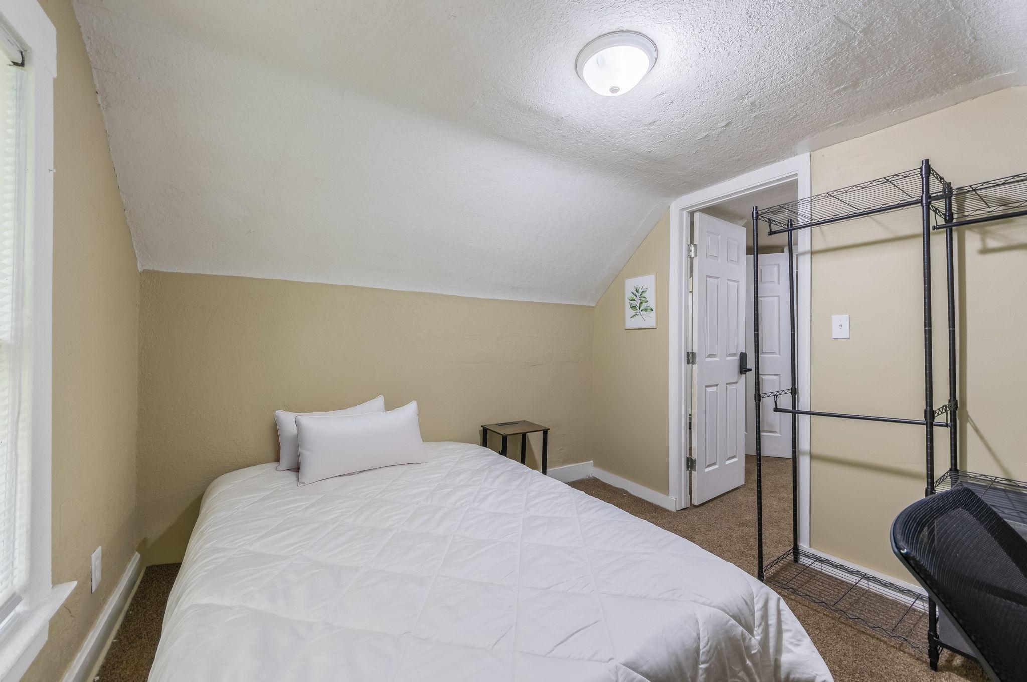 Room for Rent - SUPER HOST  Cozy & Clean Room • Great Location • Fast WiFi