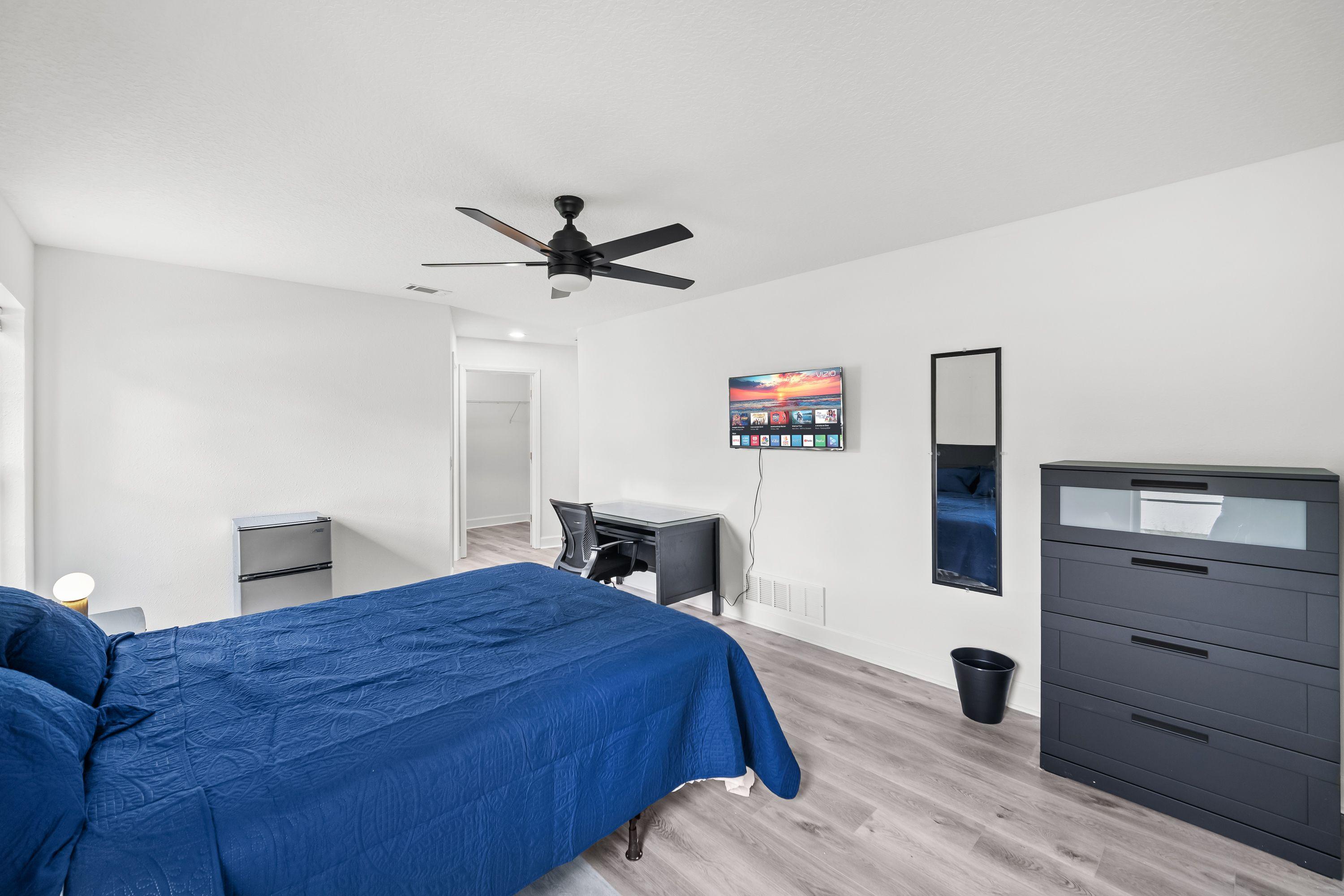 Room for Rent - Fully Renovated Sept 2025   LOCATION & LUXURY  Large, Spacious Rooms