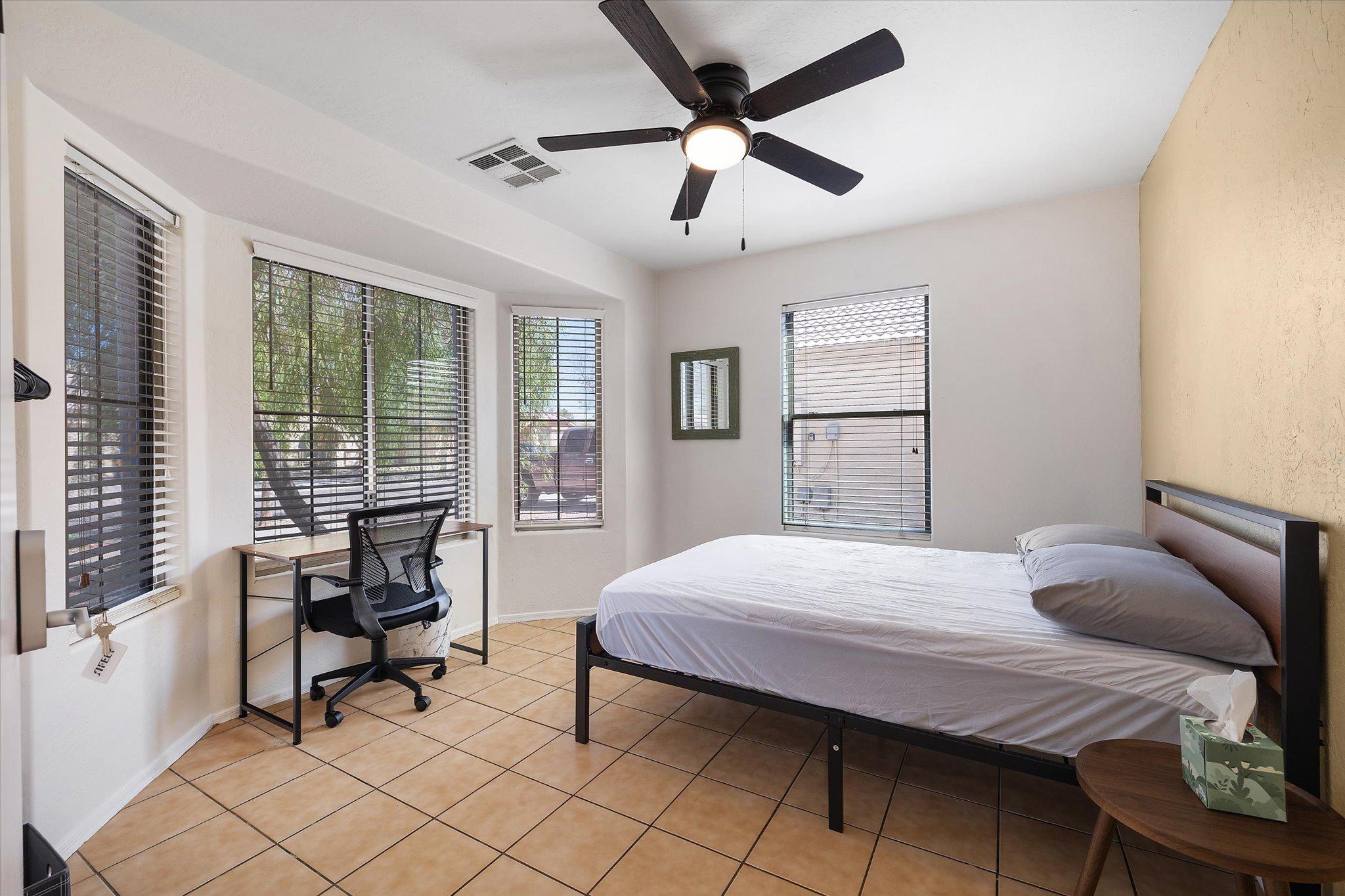 Room for Rent - Beautifully Renovated Phoenix Home with Free House Keeping, FREE Washer & Dryer, High speed Internet. Large kitchen, dinning room and living spaces, Near Major Highways & Transit