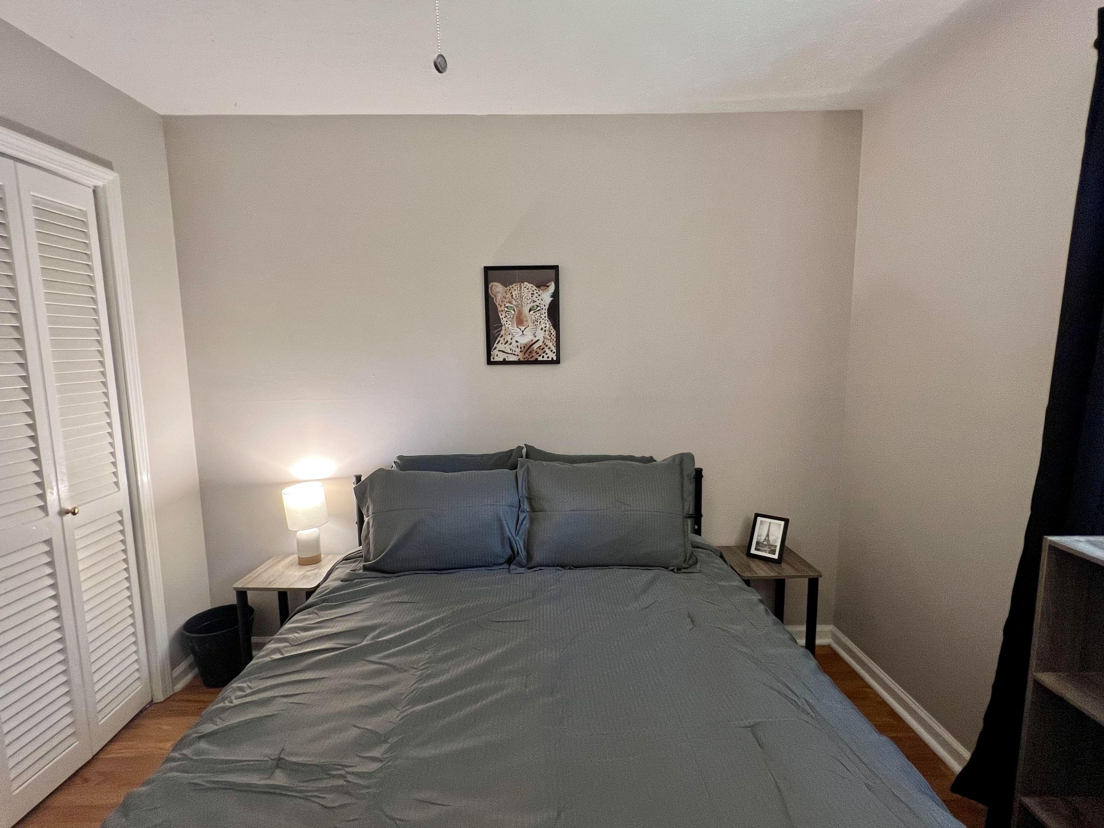 Room for Rent - Hospitality-Focused CoLiving in Lilburn  Move-In Ready  • Secured Private Rooms for Professionals  Quiet, Clean & Respectful Home • All Utils Incld  
 Top Rated Host