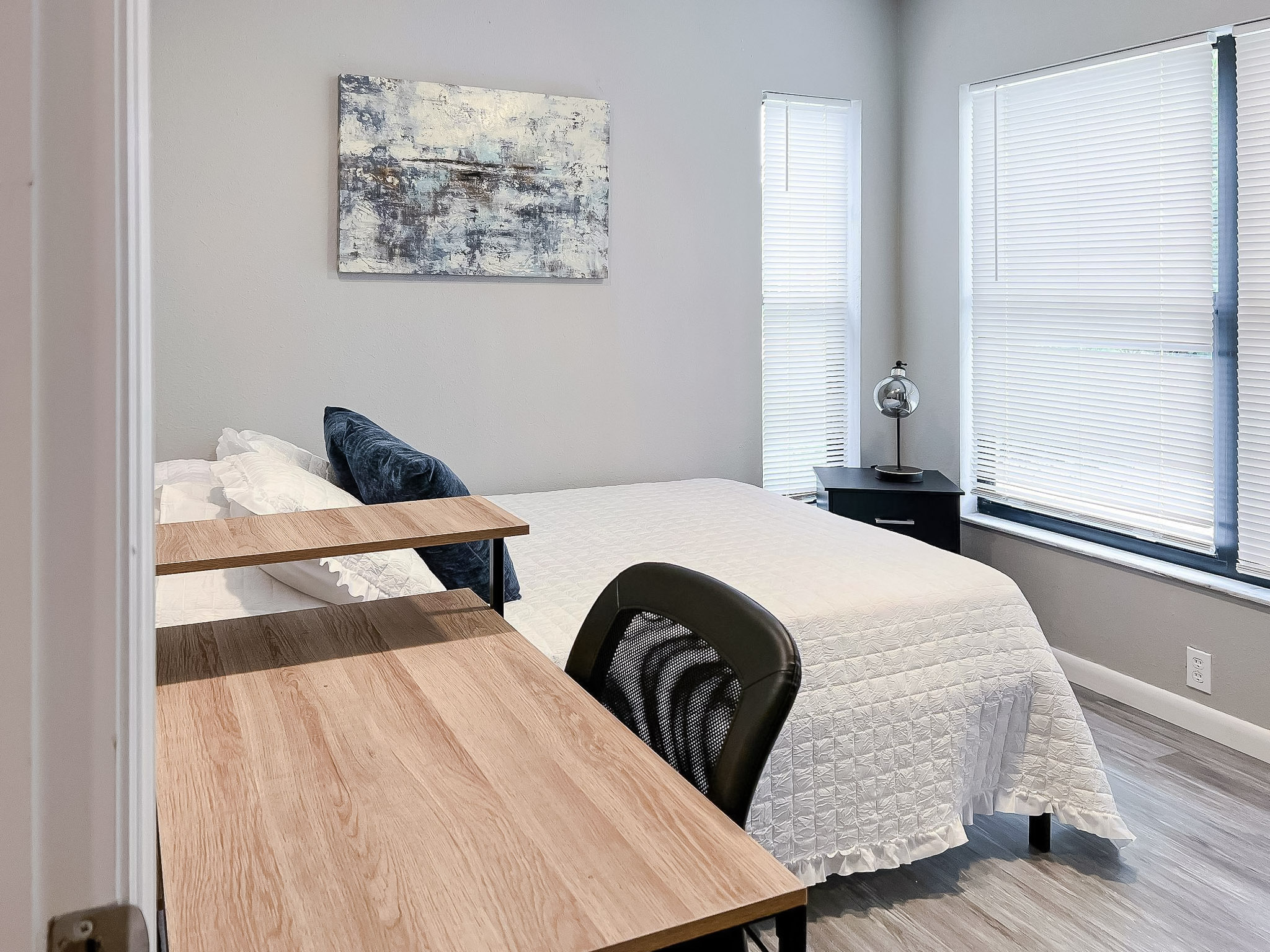 Room for Rent - High-quality & newly-renovated Tampa House with Patio or porch