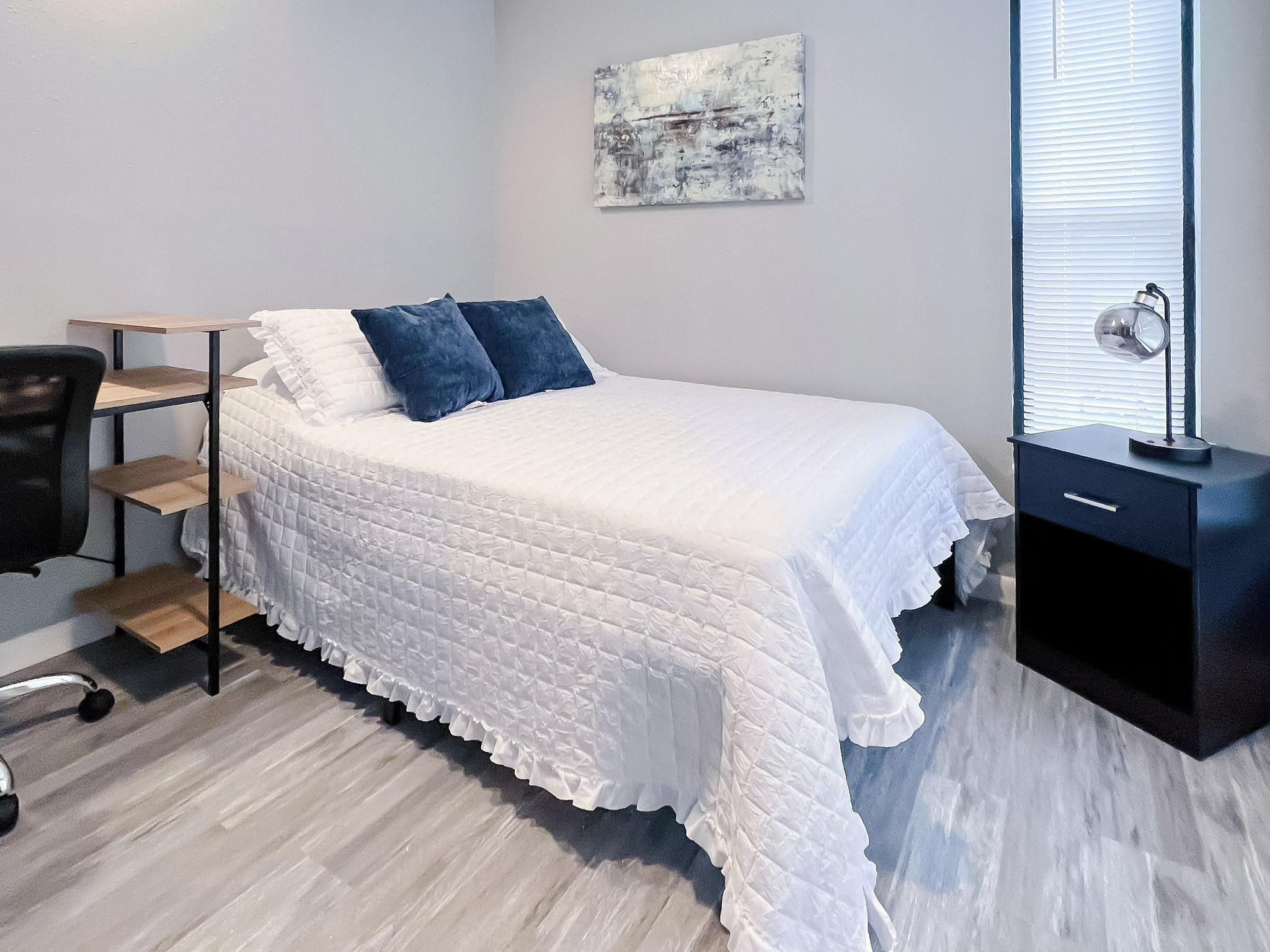 Room for Rent - High-quality & newly-renovated Tampa House with Patio or porch