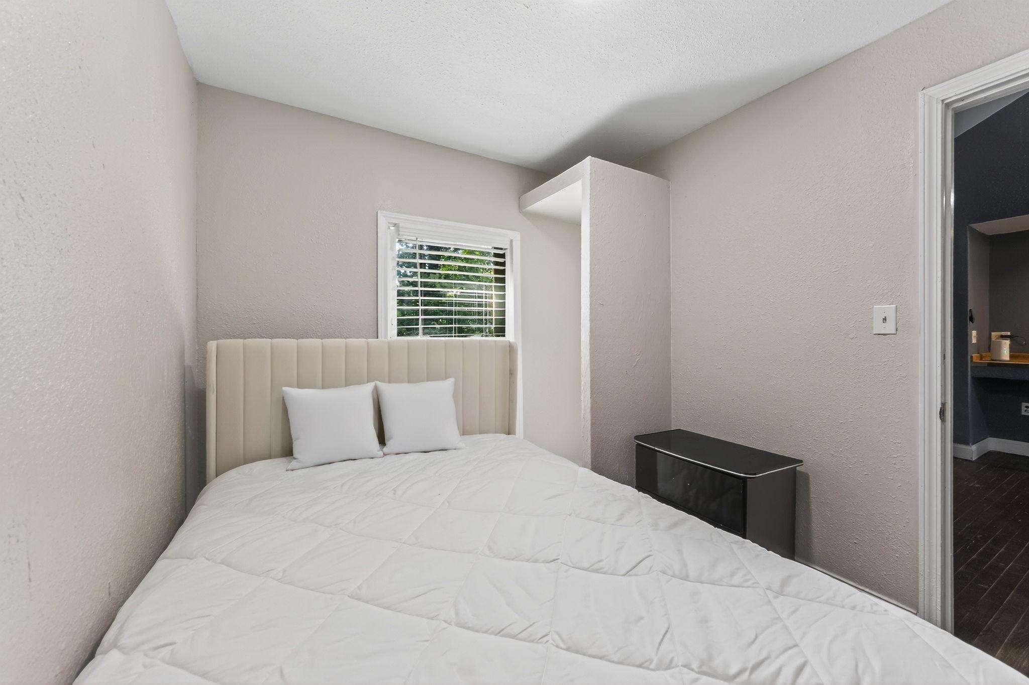 Room for Rent - South Kansas City Home