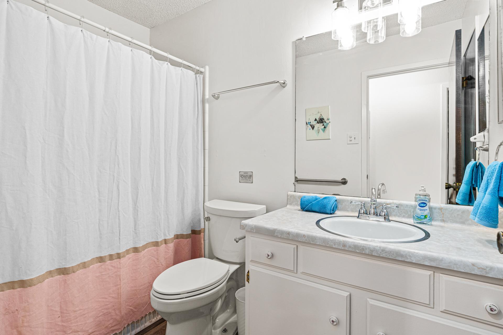 Furnished room for rent in Northeast Side — Alamo photo 8