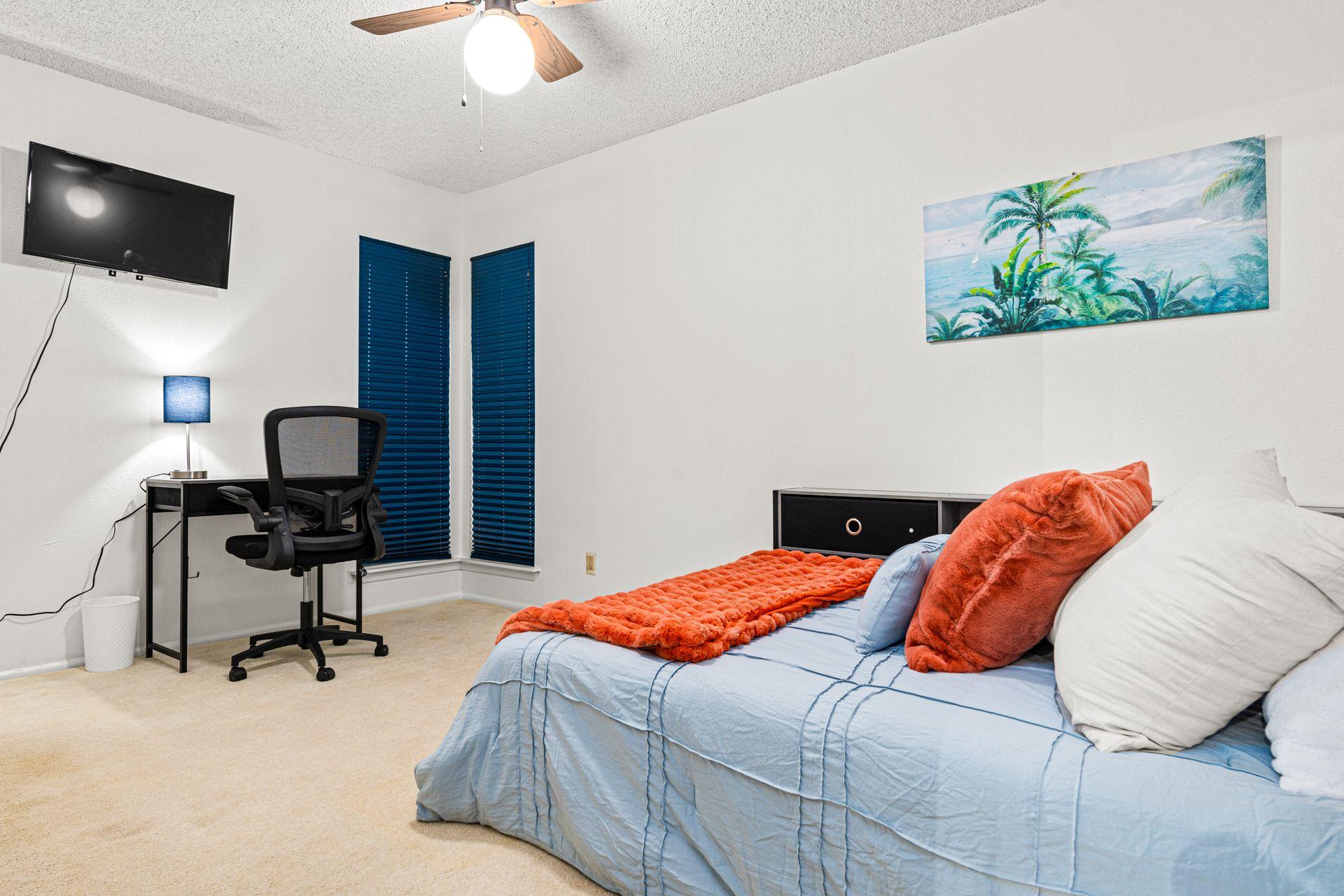 Larger room, full size bed, desk, dresser, TV and closet. photo 2