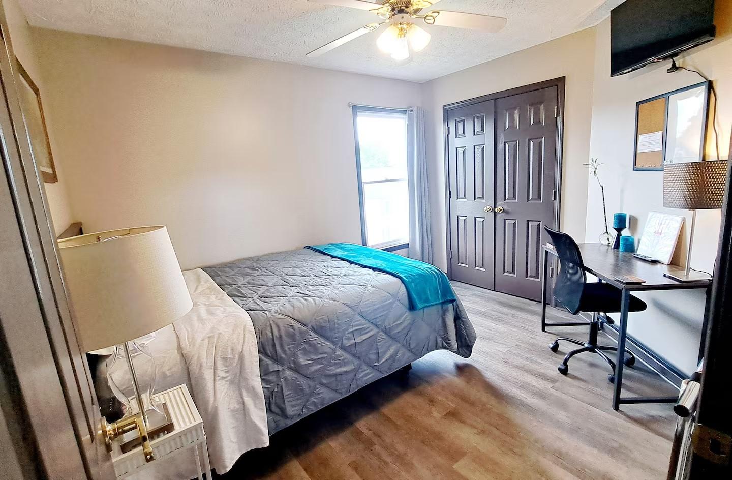 Room for Rent - Lawrenceville Classic Bedroom #2 - Queen Bed w/ Desk, TV +Closet