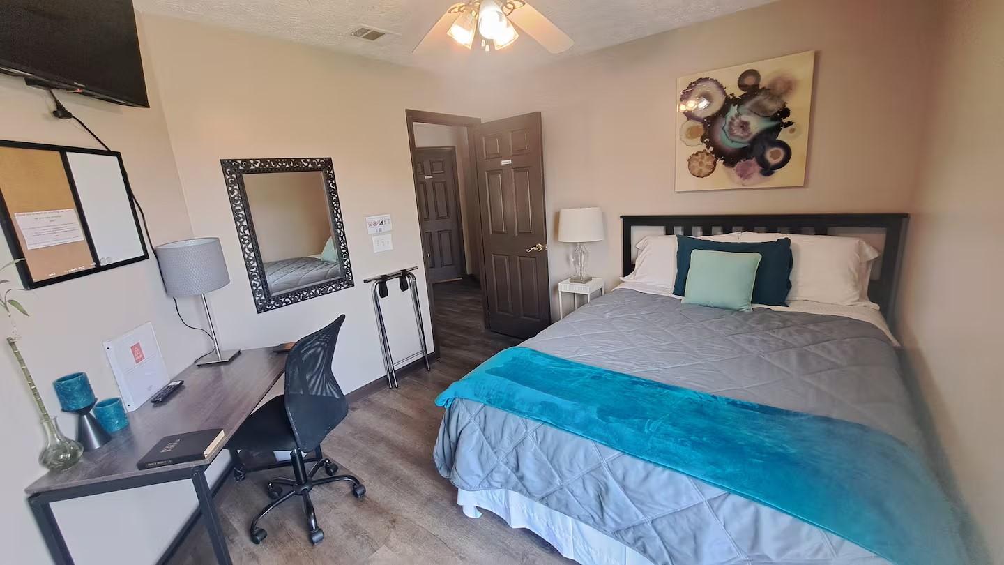 Room for Rent - Lawrenceville Classic Bedroom #2 - Queen Bed w/ Desk, TV +Closet