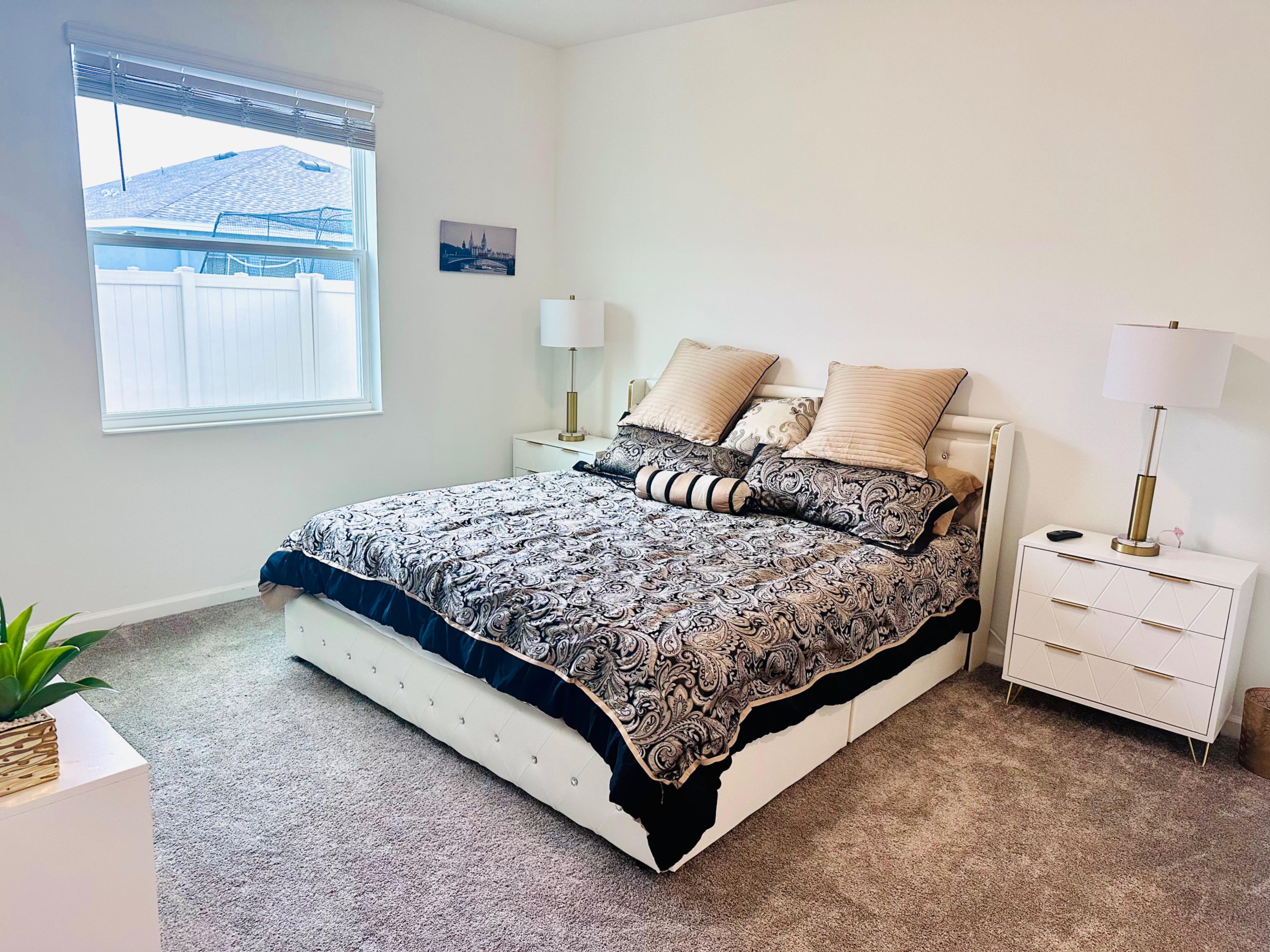 Room for Rent - Eagle Lake Home 15minsLegoland & 45minsDisney Private Bedroom Pool Gym Desk TV Washer