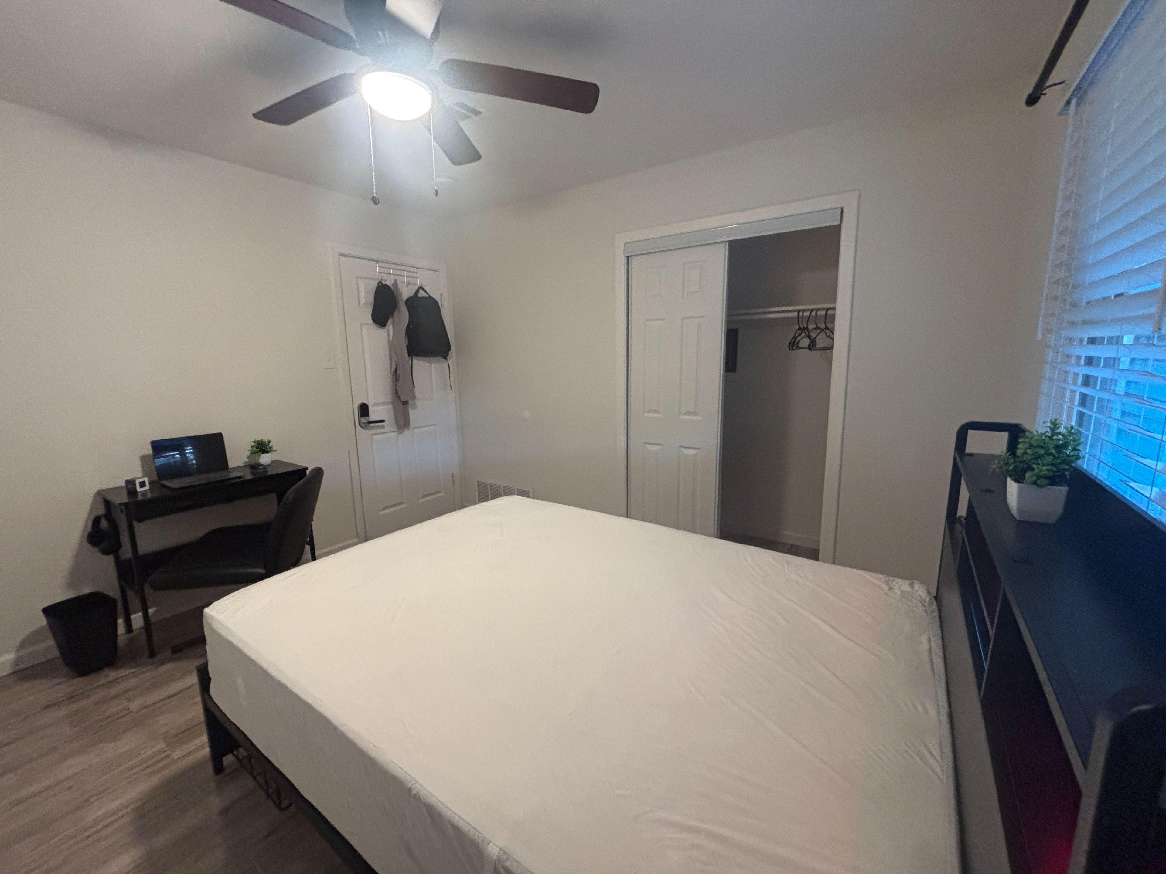 Room for Rent - Mindful Co-living in Sherman – Furnished Private Rooms Near Parks & Cafés