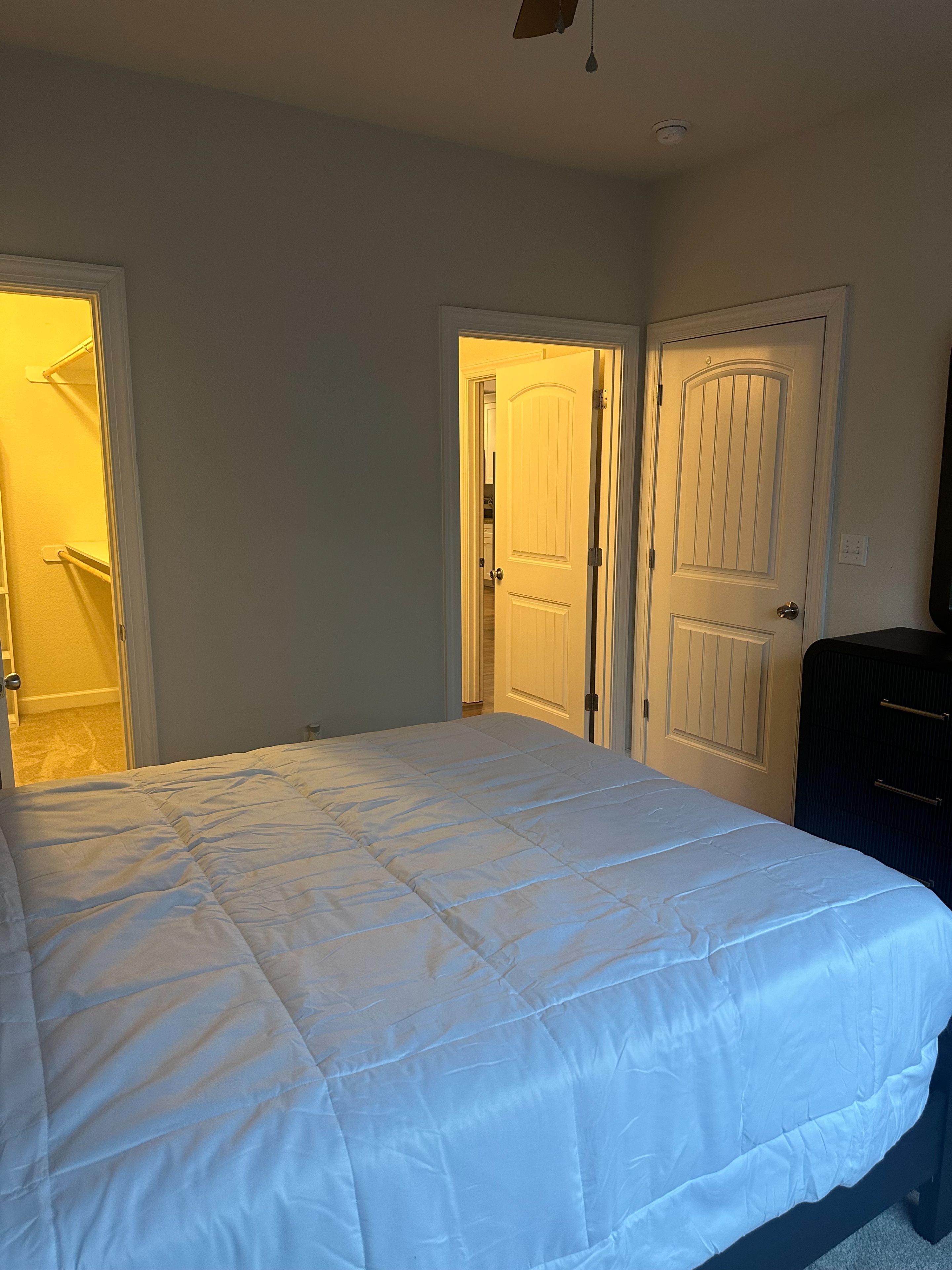 Room for Rent - Live in South Norfolk, a 2 minute walk to transit stop Atlantic & Broad