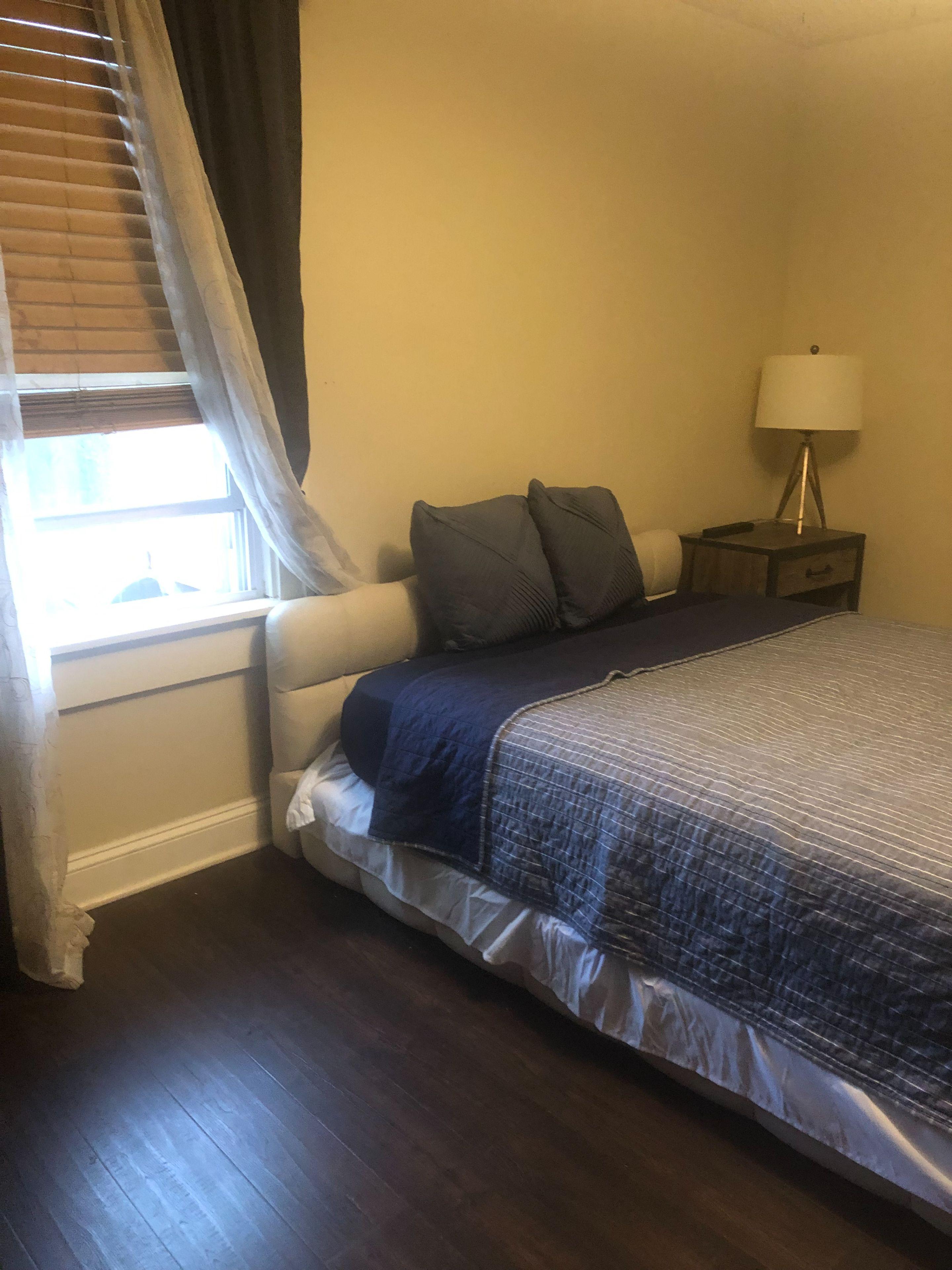 Room for Rent - Live in Blenheim Square - Research Hospital, a 2 minute walk to transit stop On 67th at Paseo WB