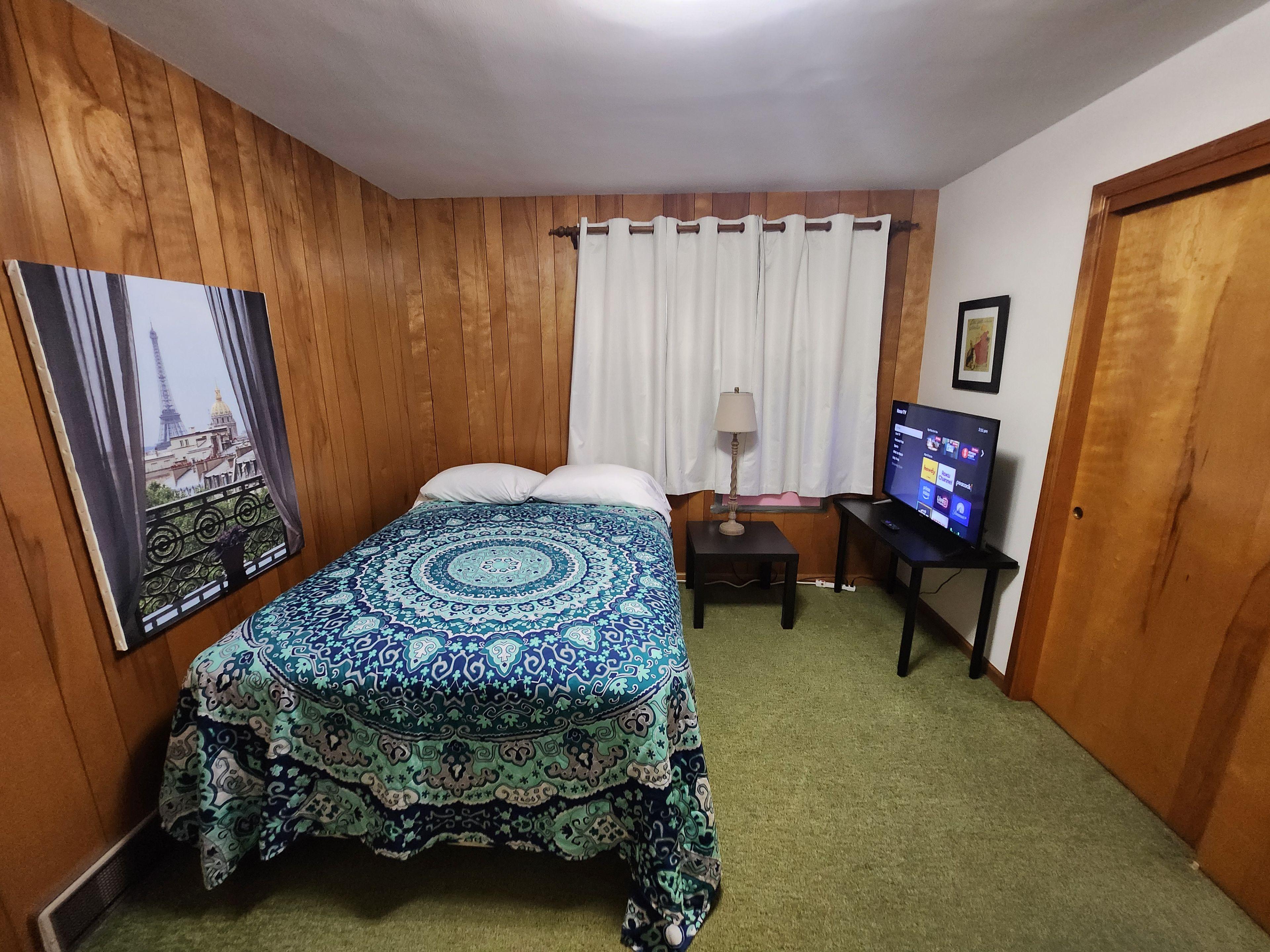 Room for Rent - Sprawling Compound Near Plymouth/Canton/Livonia/Westland