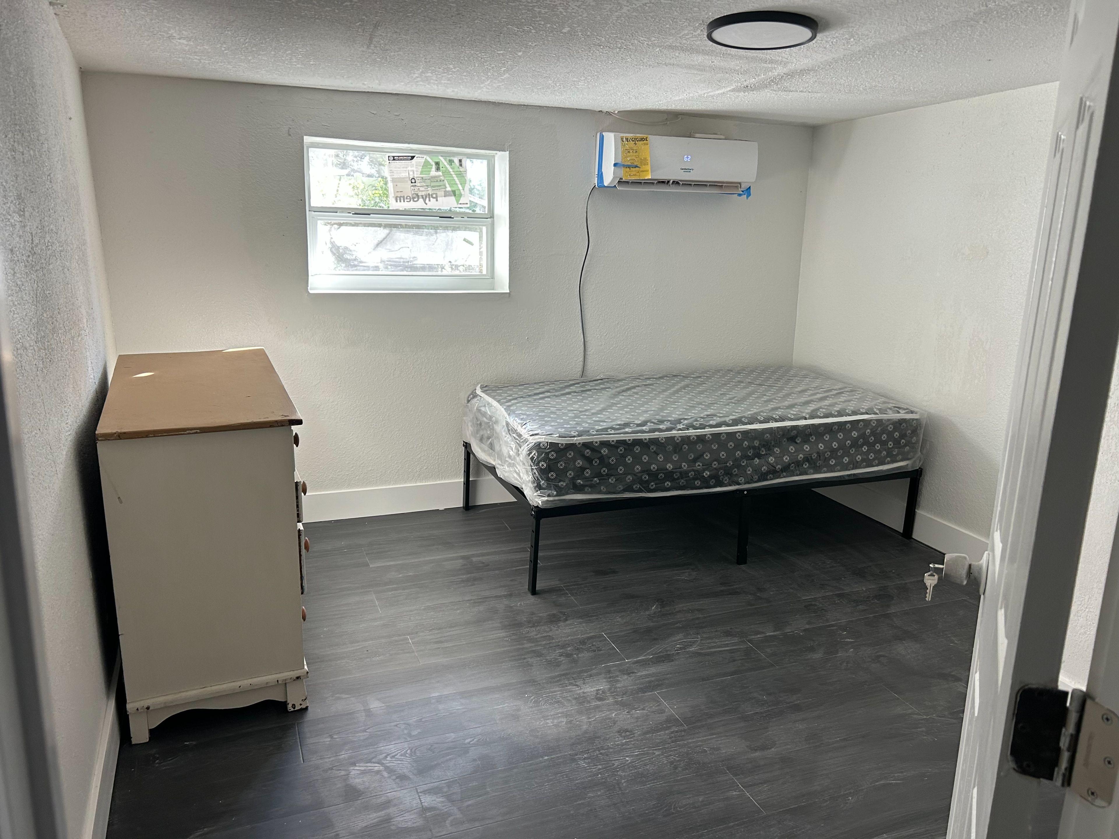 Room for Rent - Live in Grant Park