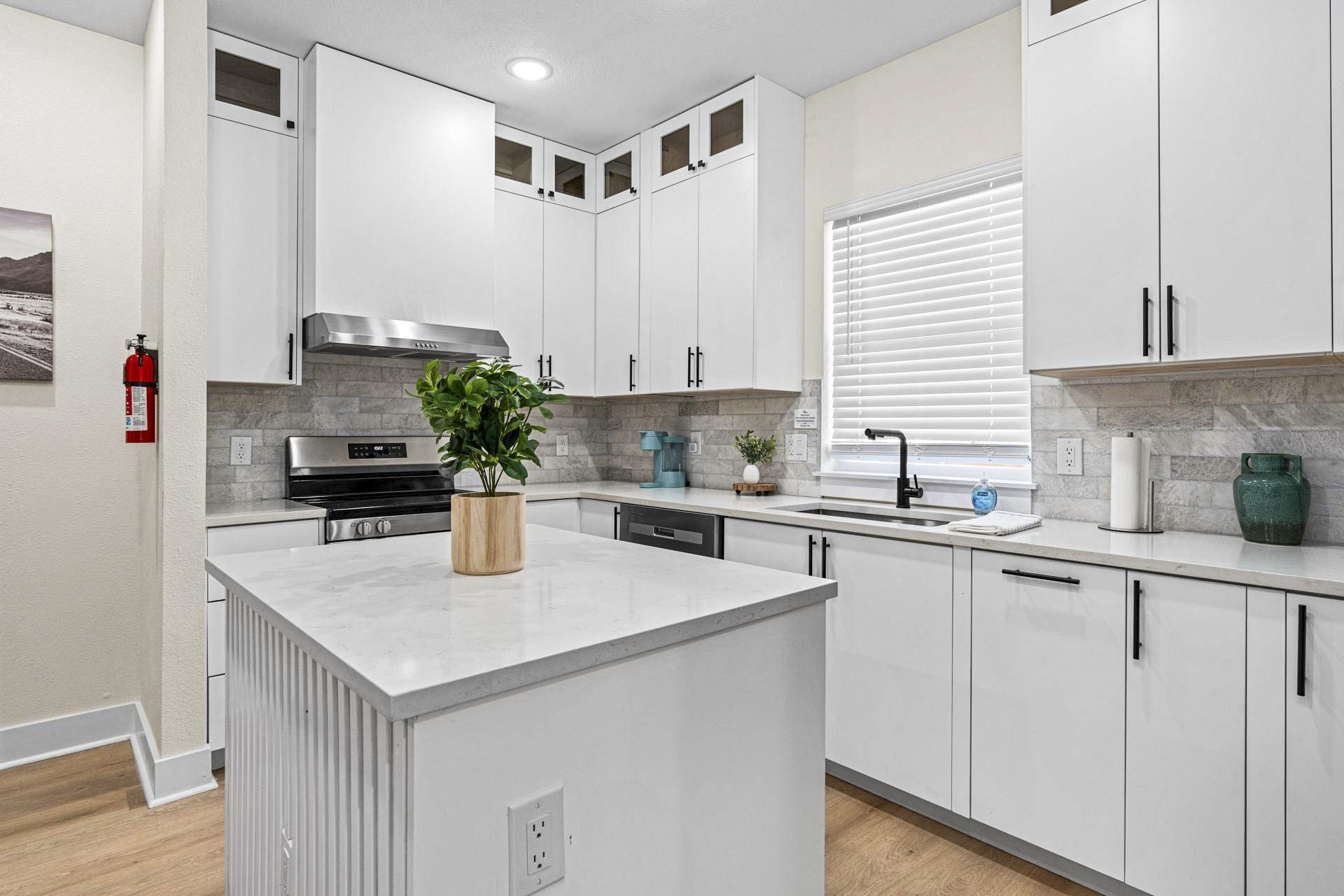 Furnished room for rent in San Antonio — Alamo photo 2