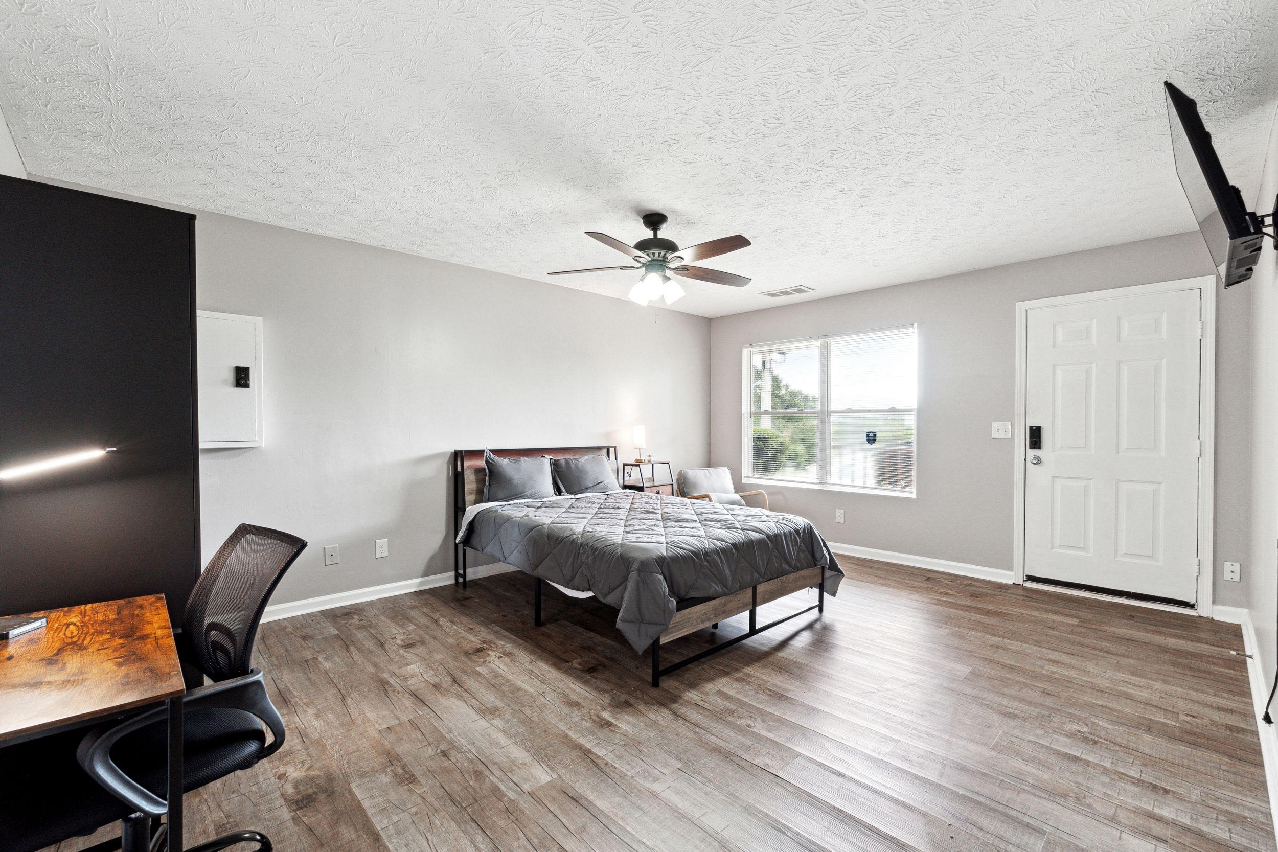 Room for Rent - Spacious & Stylish Home | Quiet Cul-de-Sac Living  No Move-In Fee |  3 Spacious Bedrooms with TVs  Free Wi-Fi |  Monthly Cleanings Included  Grocery Store Just 1 Mile Away |  Minutes to Downtown Douglasville