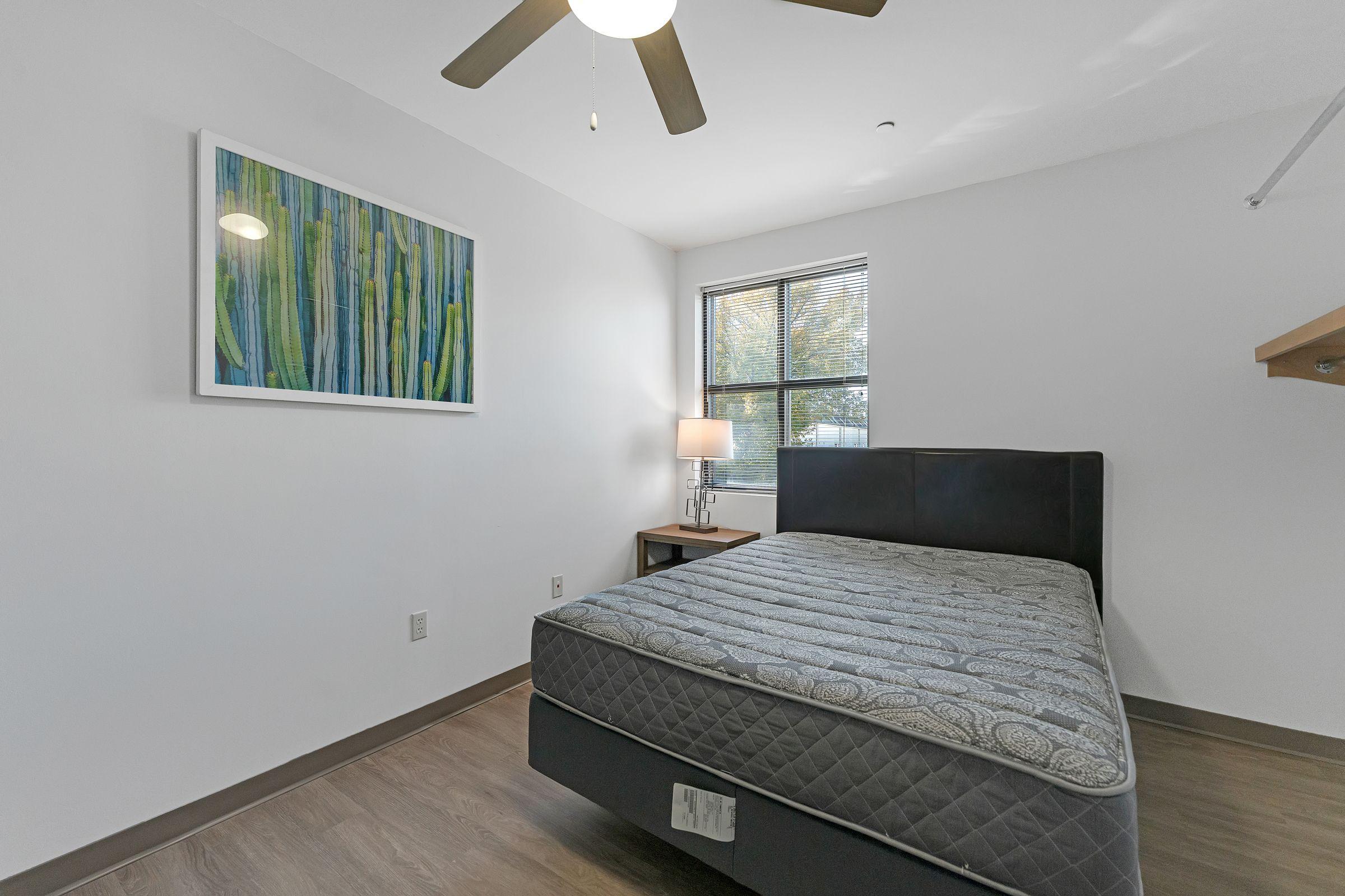 Room for Rent - Private Room by Overton Park and Minutes from Downtown (Barksdale Flats 139-301)