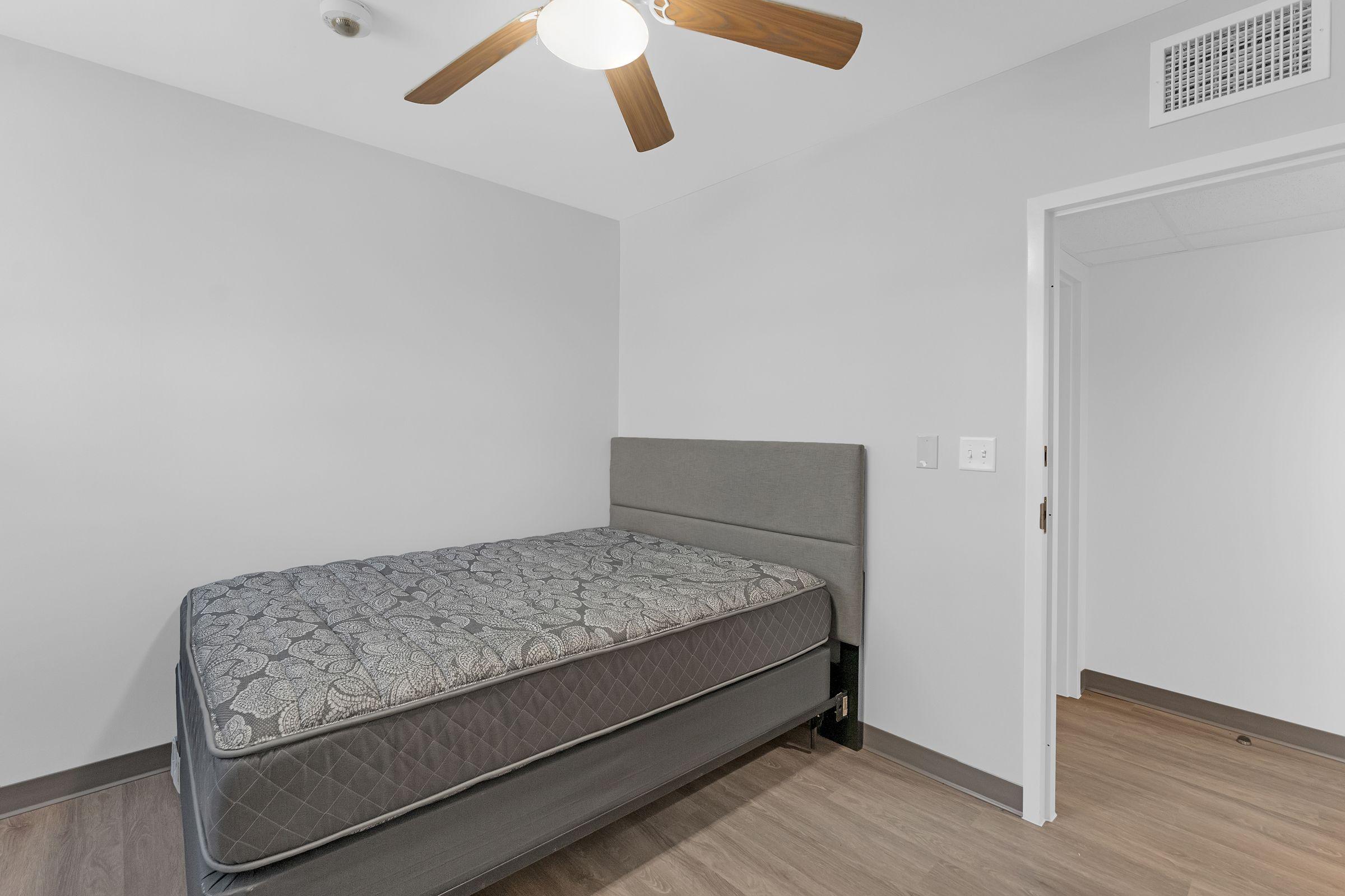 Room for Rent - Private Room Near Overton Park w/ Laundry and Off Street Parking (Barksdale Flats 149-104)