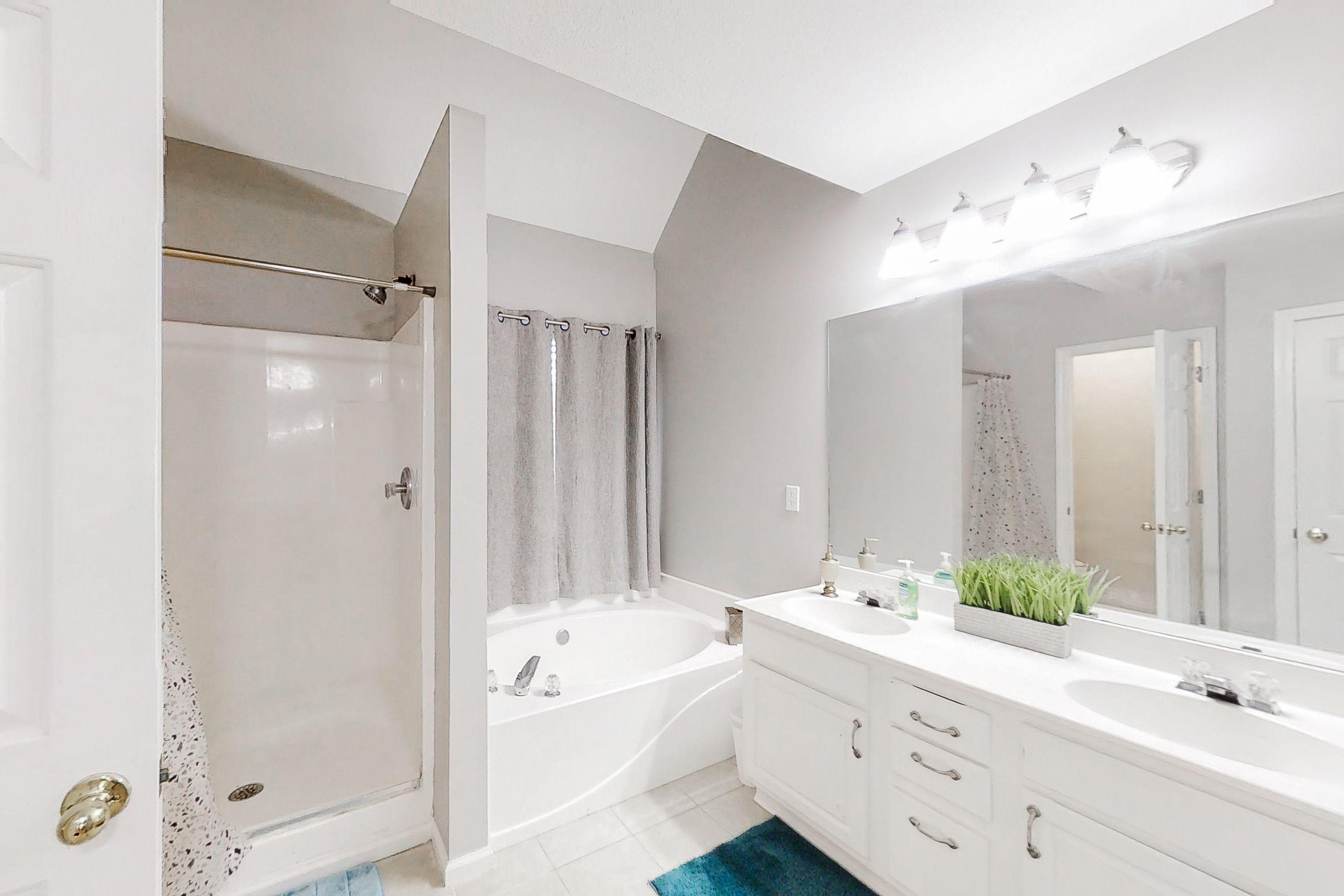 Room for Rent - Newly-renovated Cumming House with Spacious Rooms